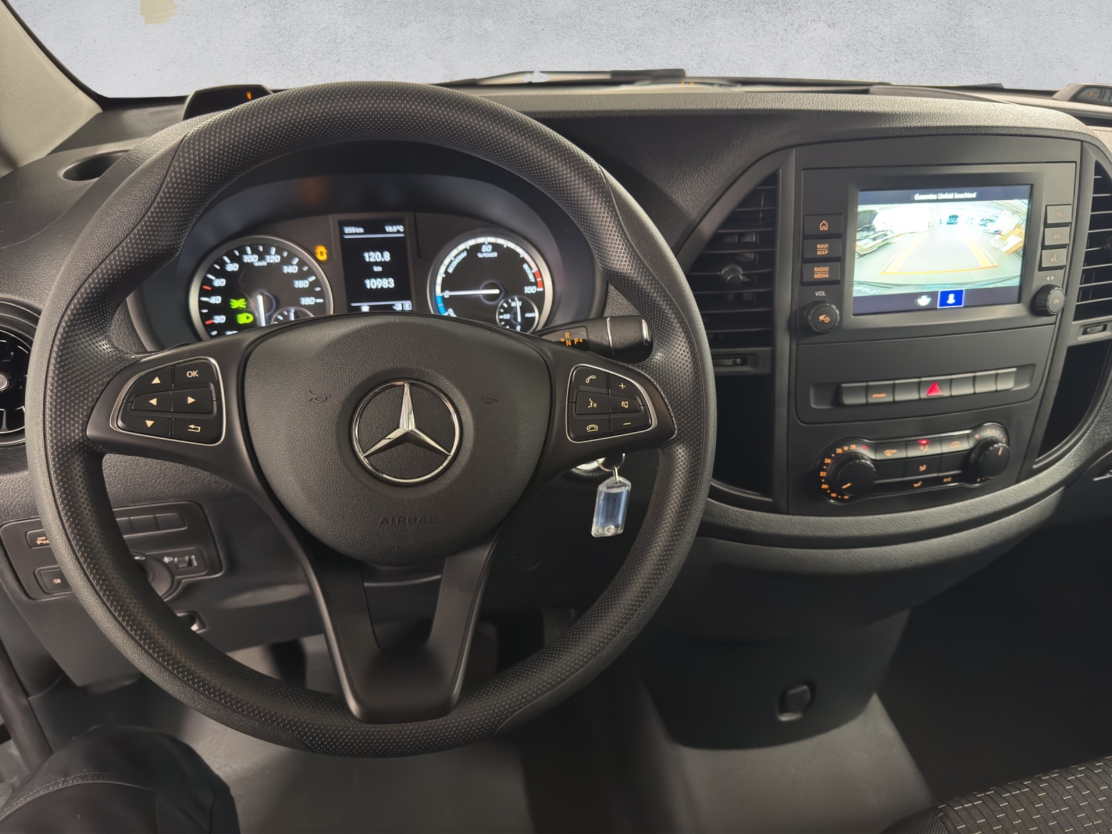 MERCEDES-BENZ eVito 112 KA L 60 kWh-image-14