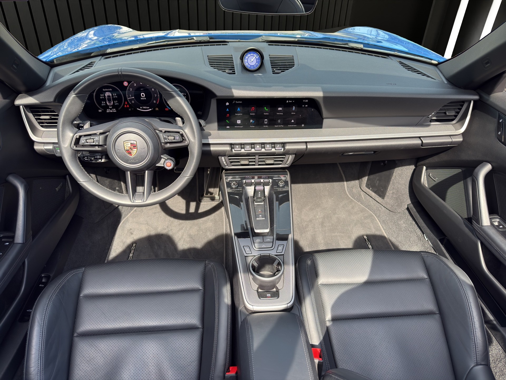 PORSCHE 911 Carrera Cabriolet-image-12