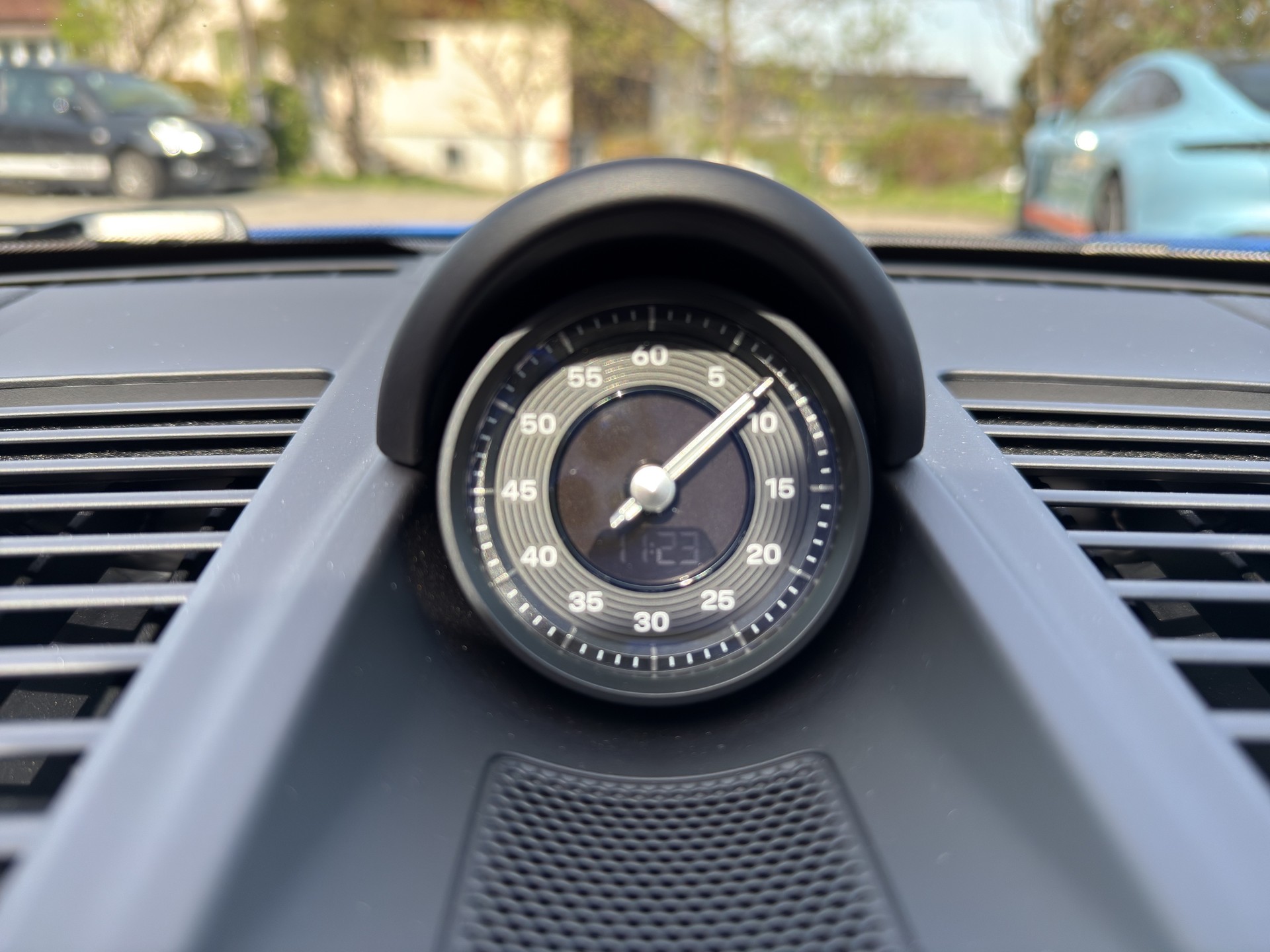 PORSCHE 911 Carrera Cabriolet-image-21
