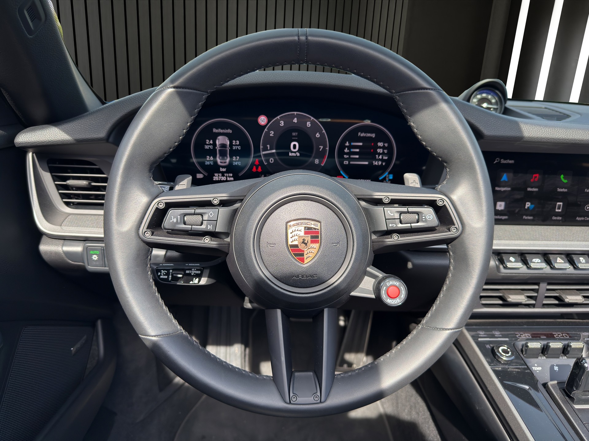 PORSCHE 911 Carrera Cabriolet-image-11