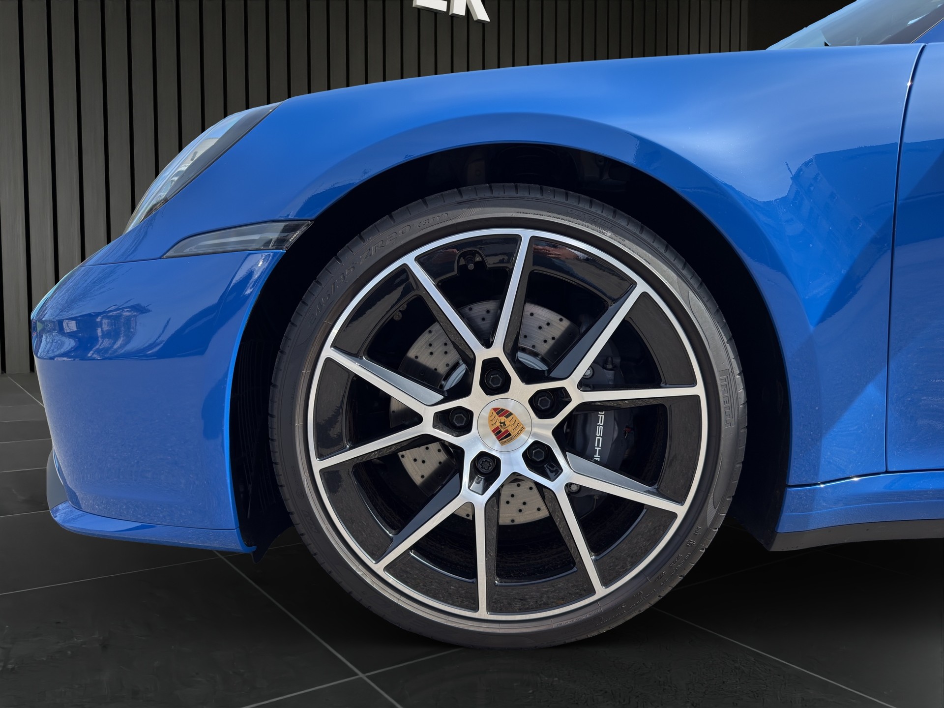 PORSCHE 911 Carrera Cabriolet-image-7
