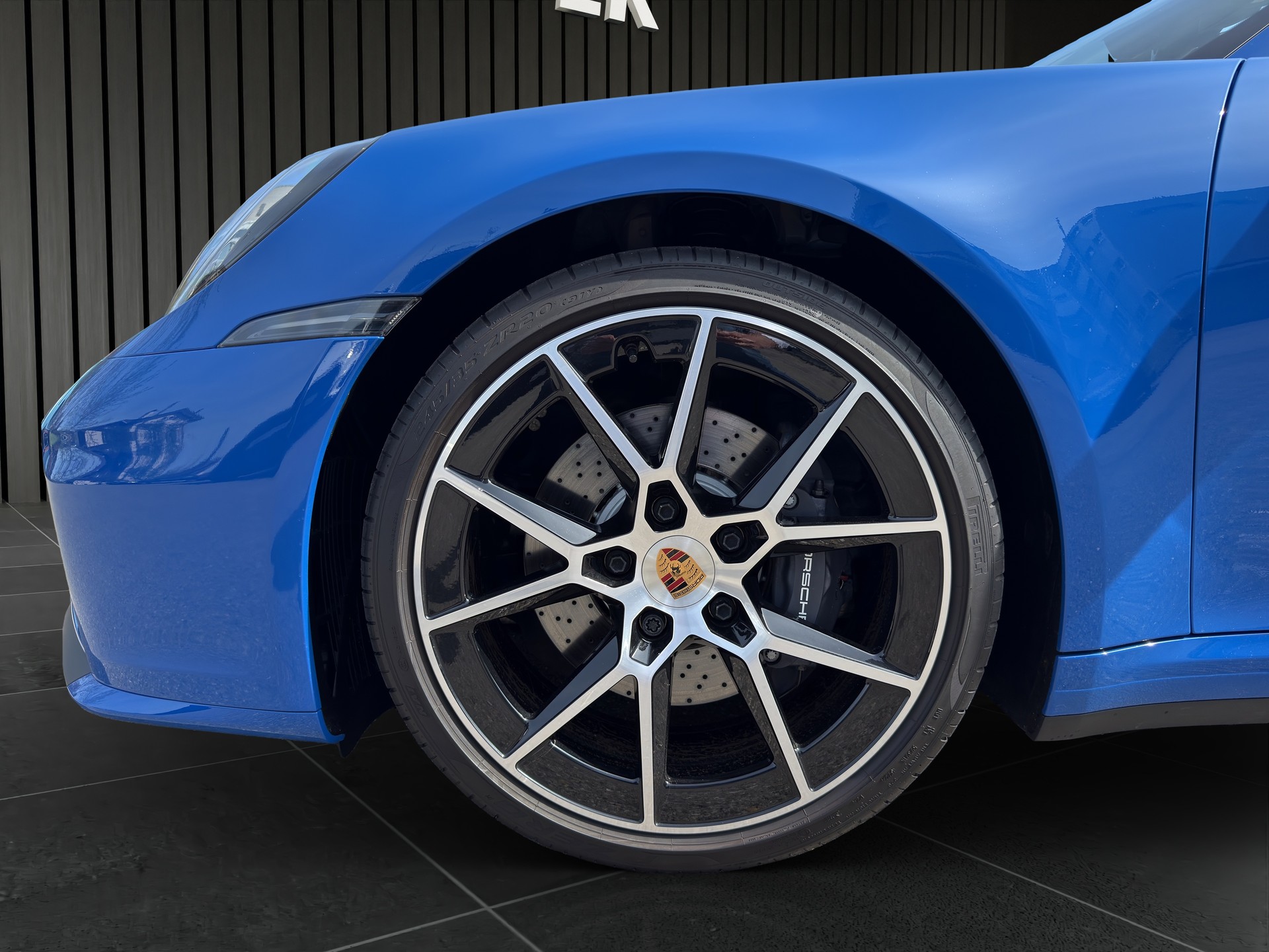 PORSCHE 911 Carrera Cabriolet-image-9