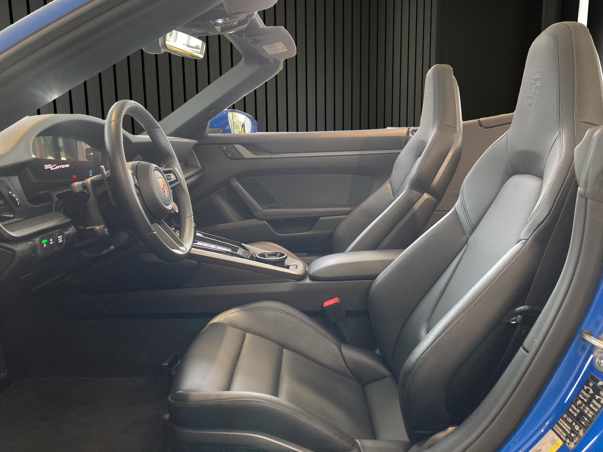 PORSCHE 911 Carrera Cabriolet-image-28