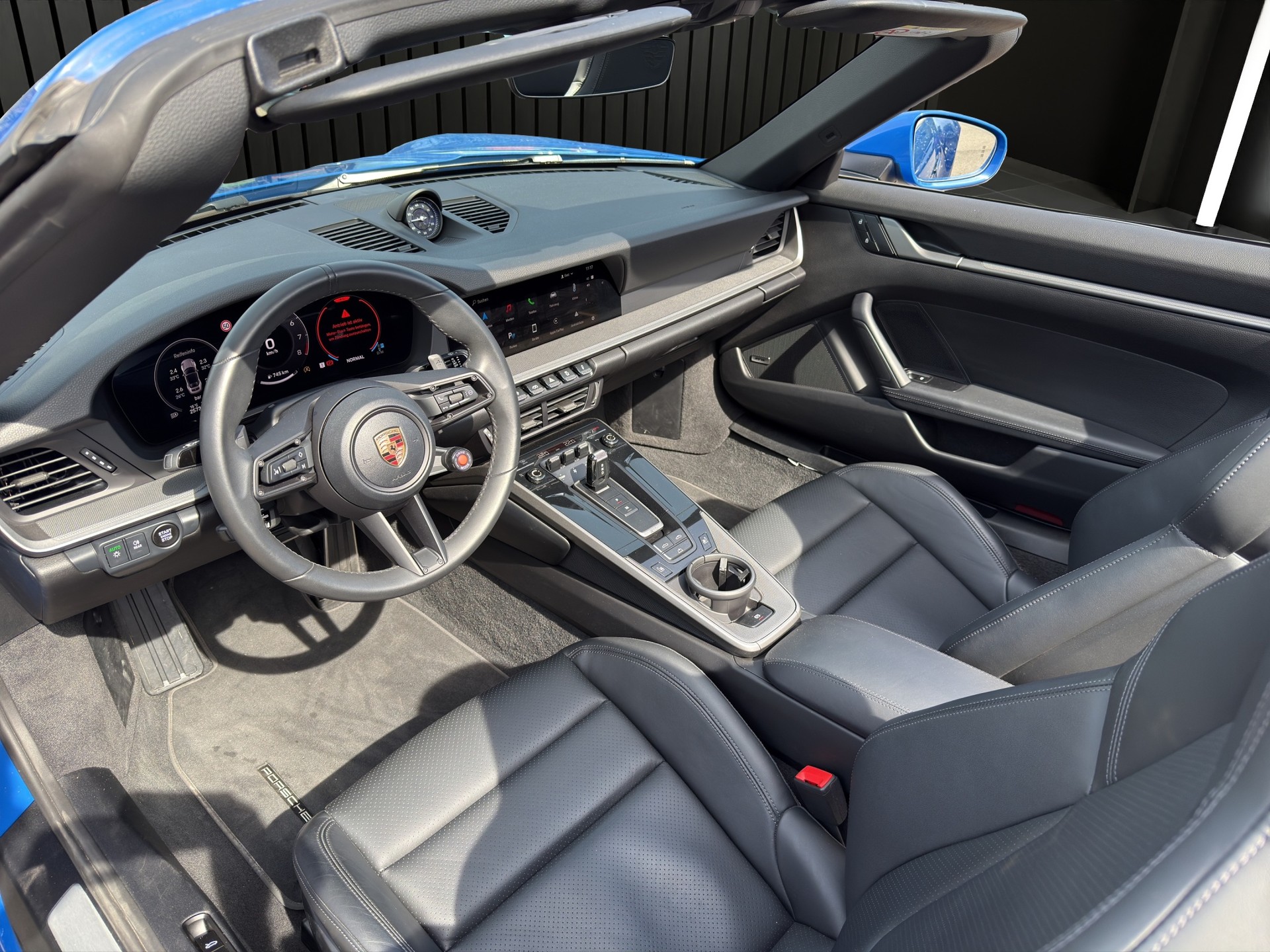 PORSCHE 911 Carrera Cabriolet-image-8