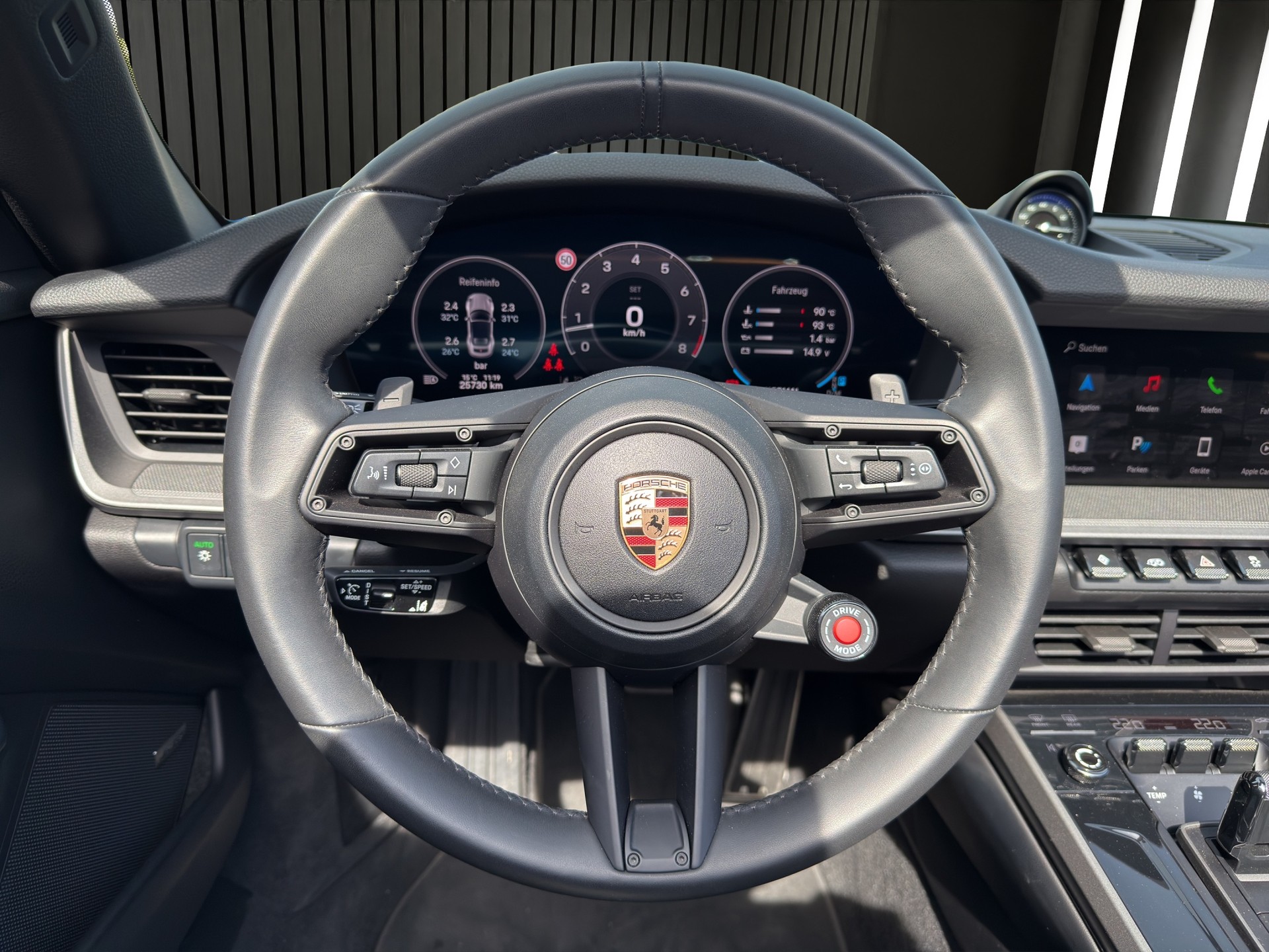 PORSCHE 911 Carrera Cabriolet-image-9