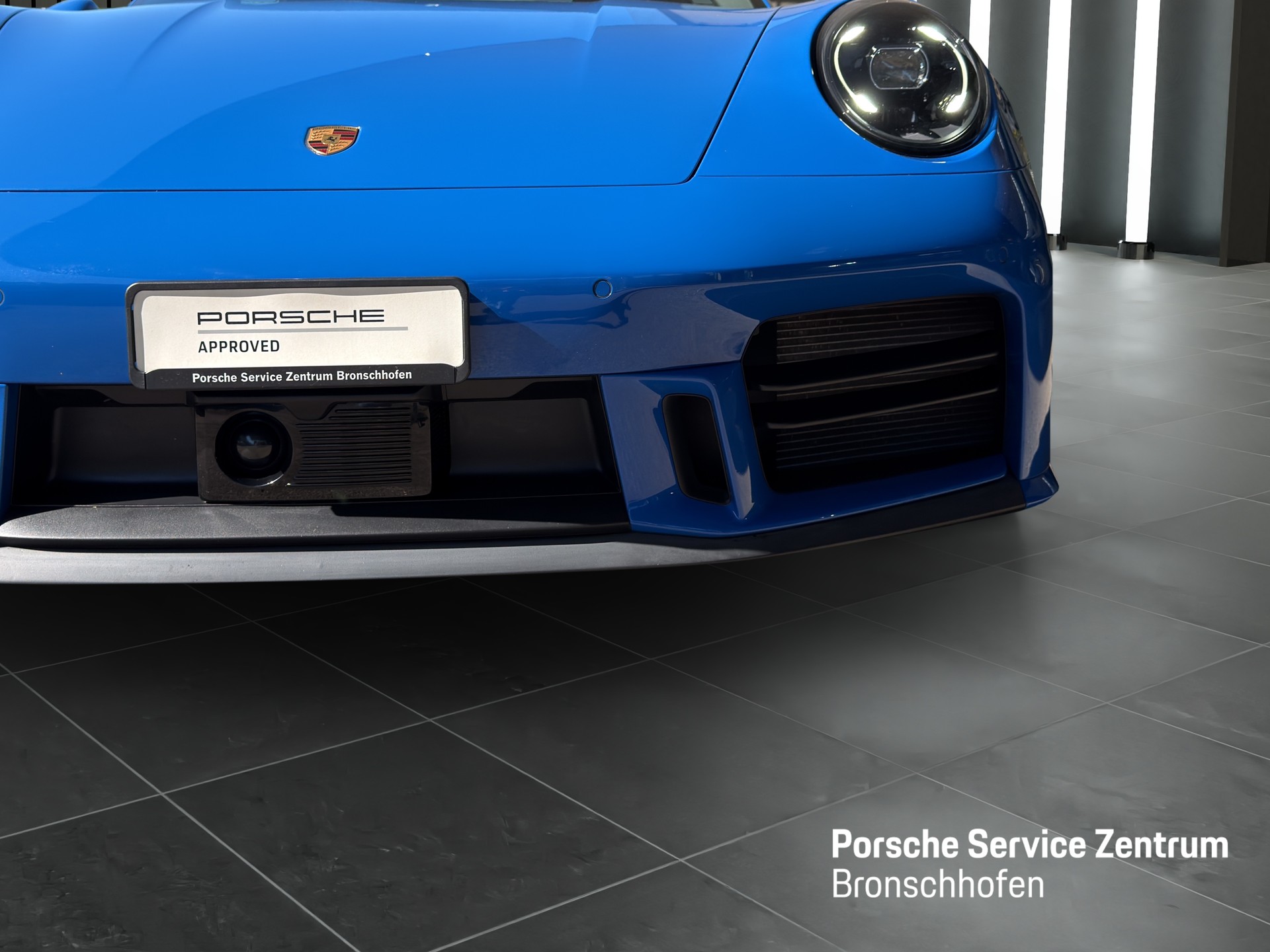 PORSCHE 911 Carrera Cabriolet-image-8