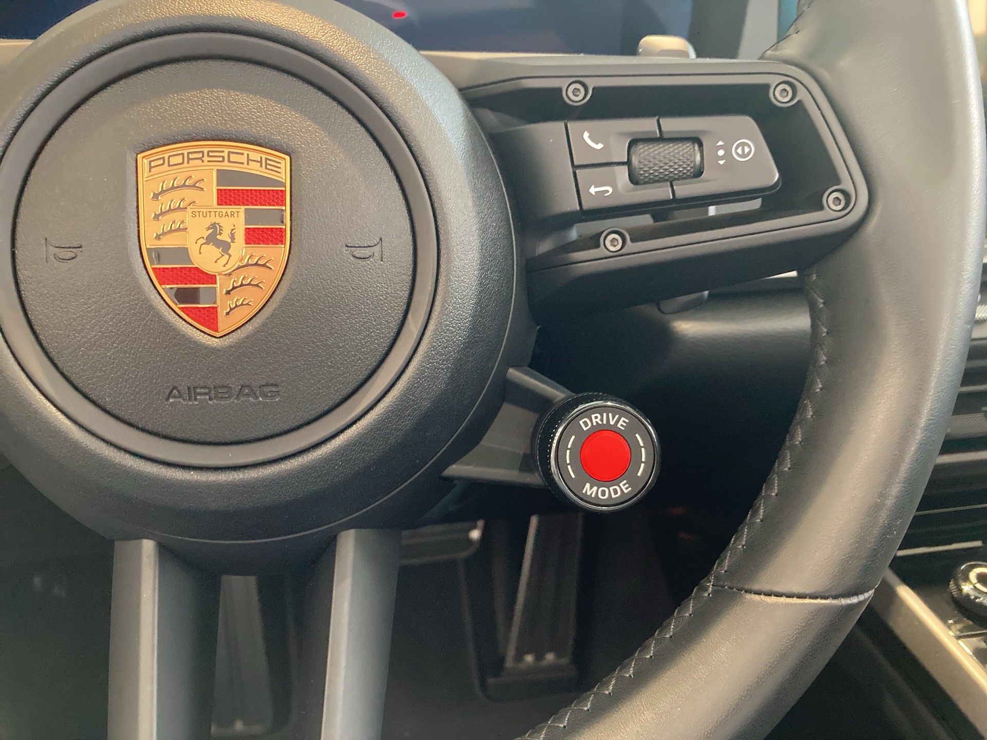 PORSCHE 911 Carrera Cabriolet-image-30