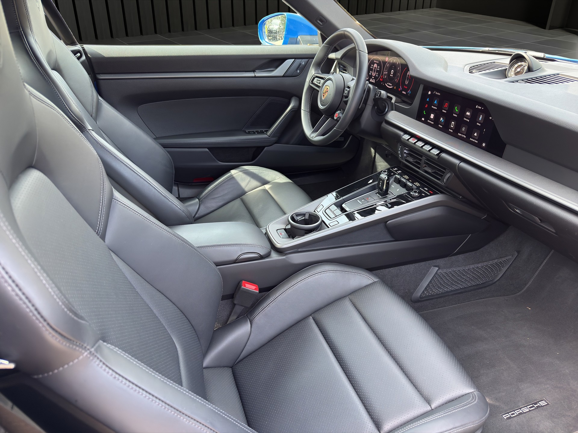 PORSCHE 911 Carrera Cabriolet-image-17