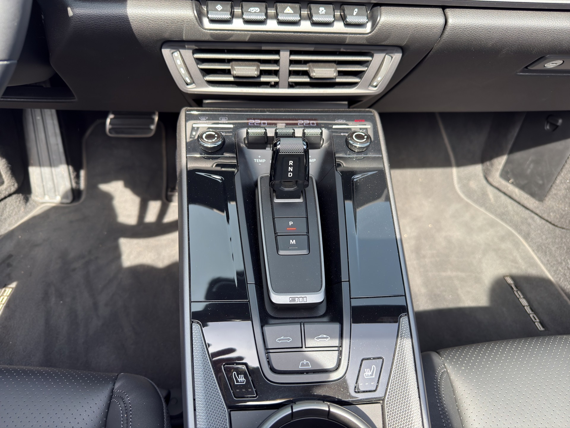 PORSCHE 911 Carrera Cabriolet-image-15