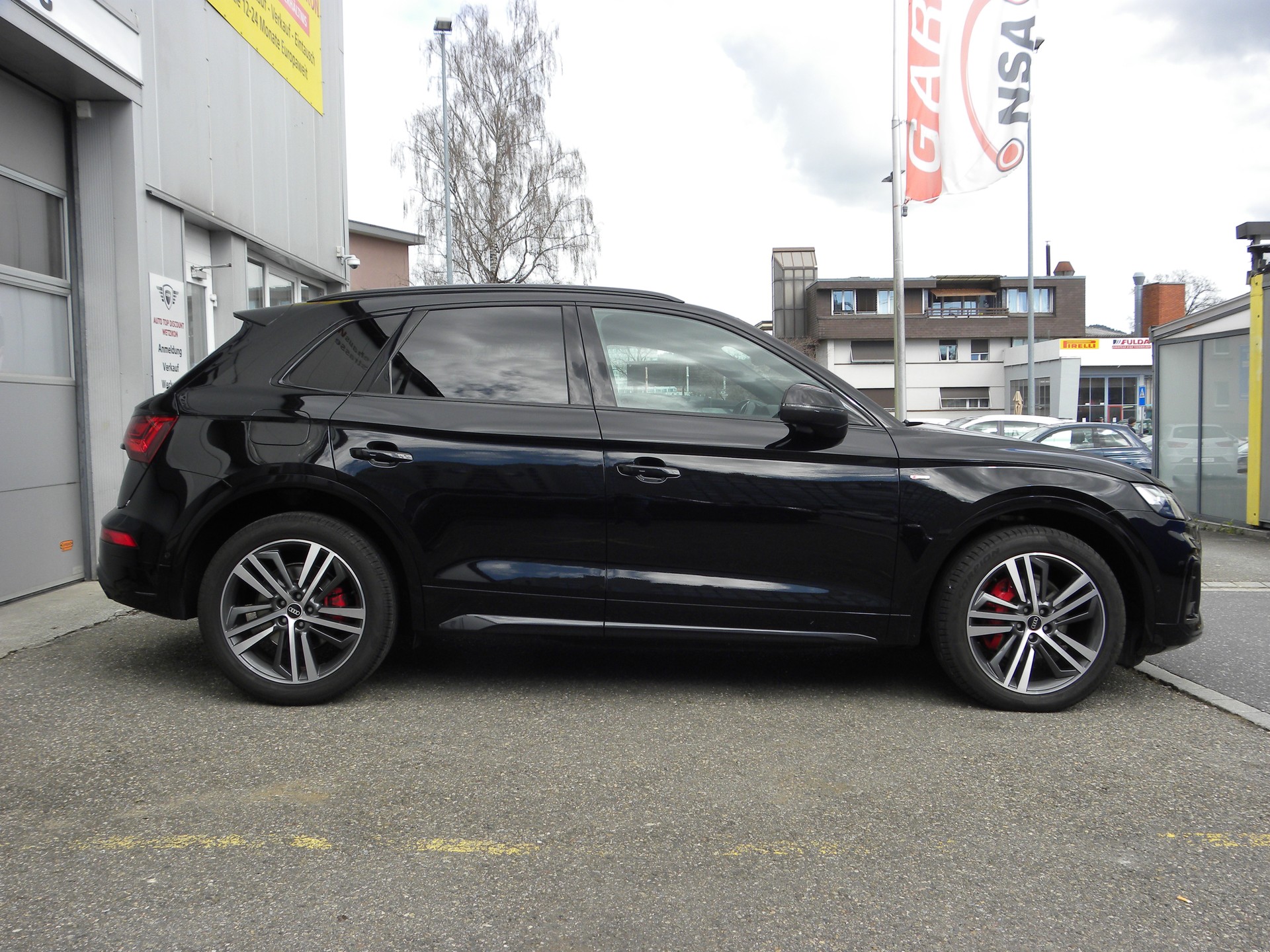 AUDI Q5 40 TDI Black Edition quattro S-tronic S-Line-image-2
