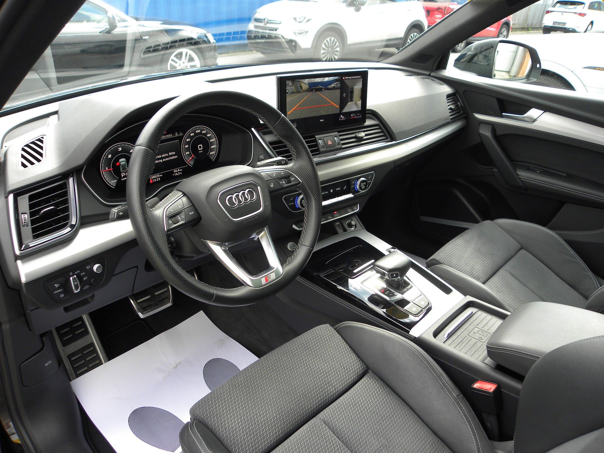 AUDI Q5 40 TDI Black Edition quattro S-tronic S-Line-image-4