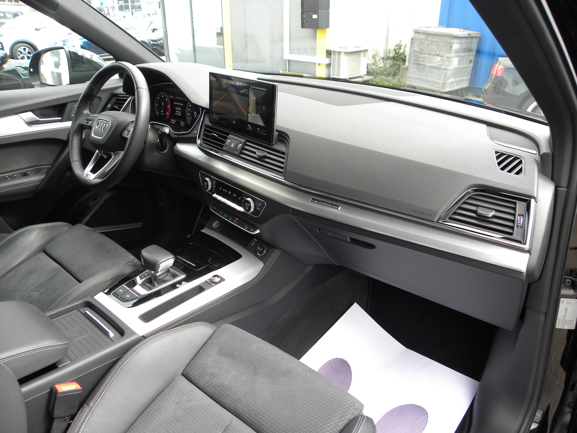 AUDI Q5 40 TDI Black Edition quattro S-tronic S-Line-image-5