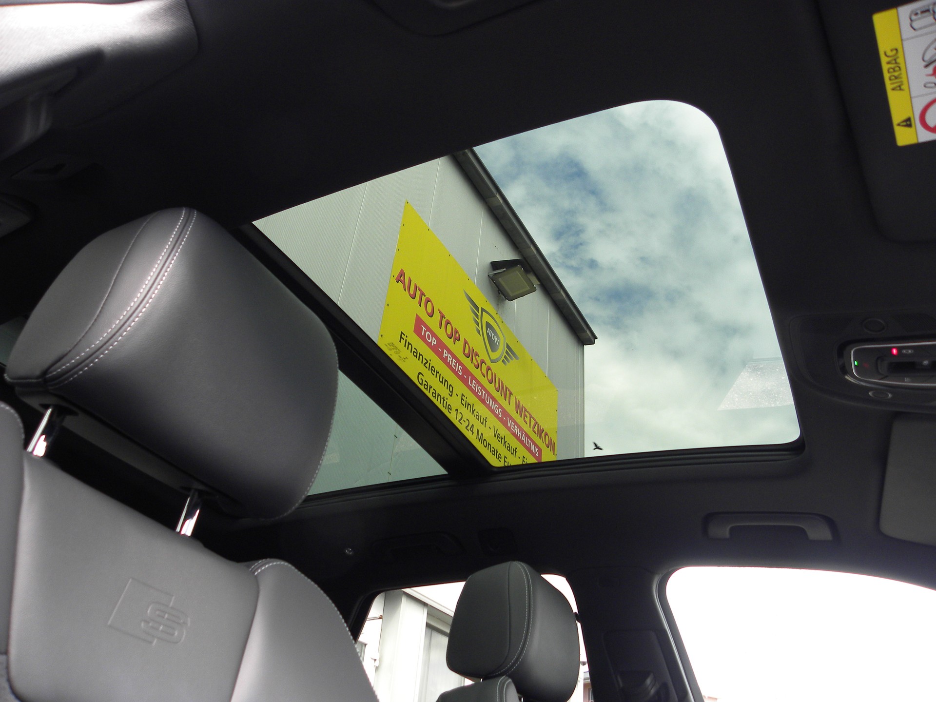AUDI Q5 40 TDI Black Edition quattro S-tronic S-Line-image-10