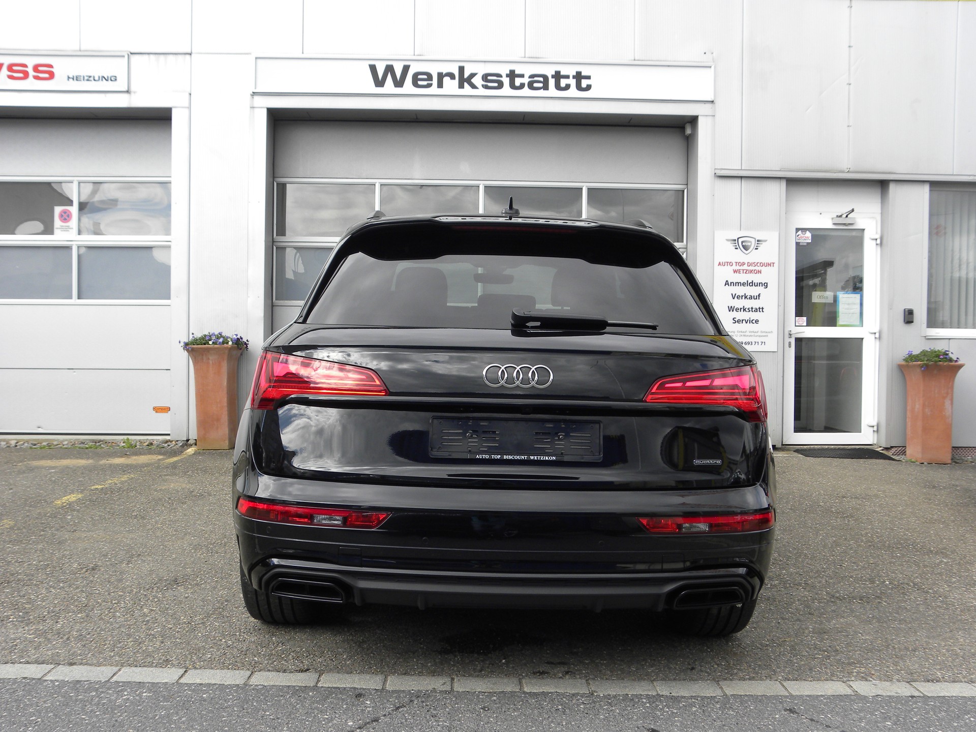 AUDI Q5 40 TDI Black Edition quattro S-tronic S-Line-image-3