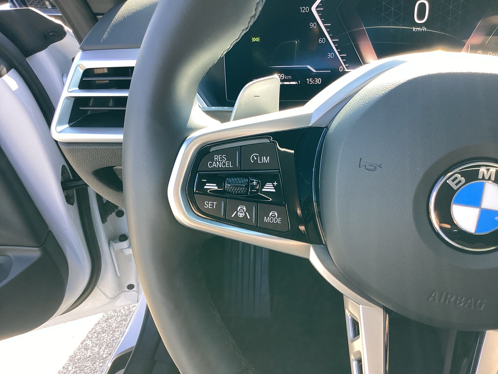 BMW 430i xDrive Cabriolet M Sport Pro Steptronic-image-14