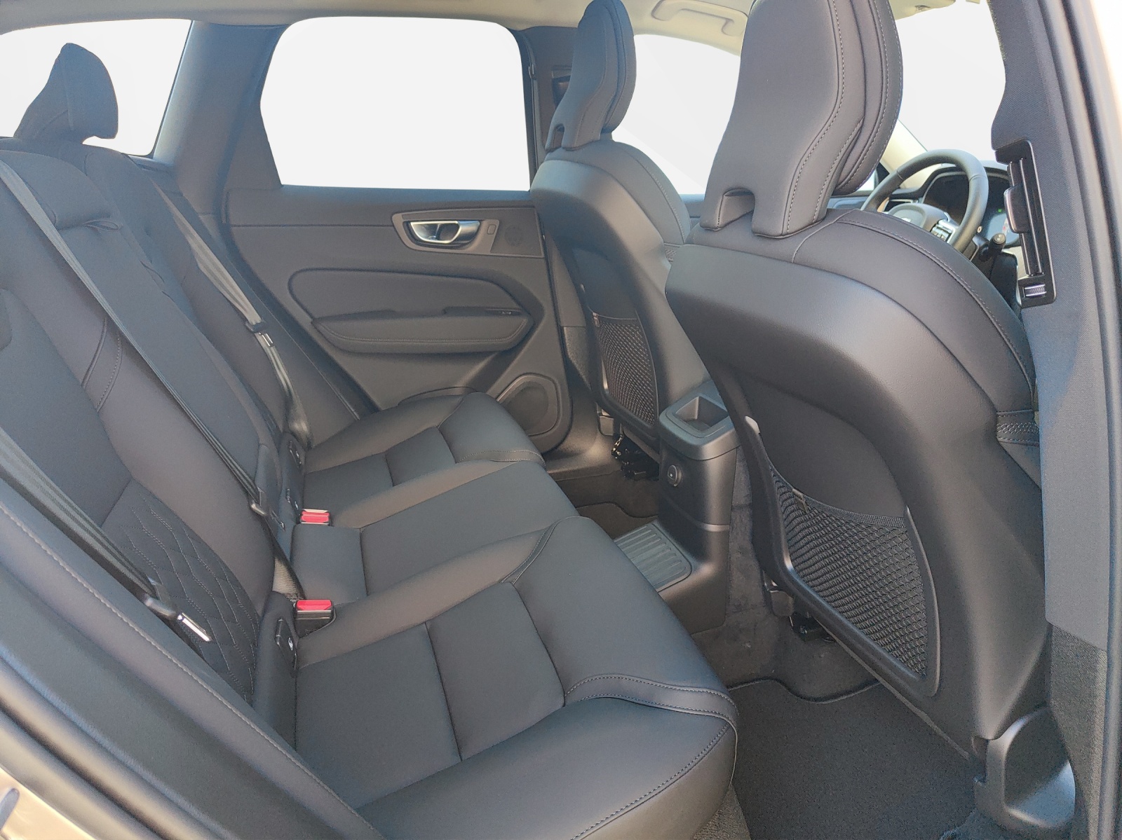 VOLVO XC60 2.0 T6 TE Plus Dark eAWD-image-10