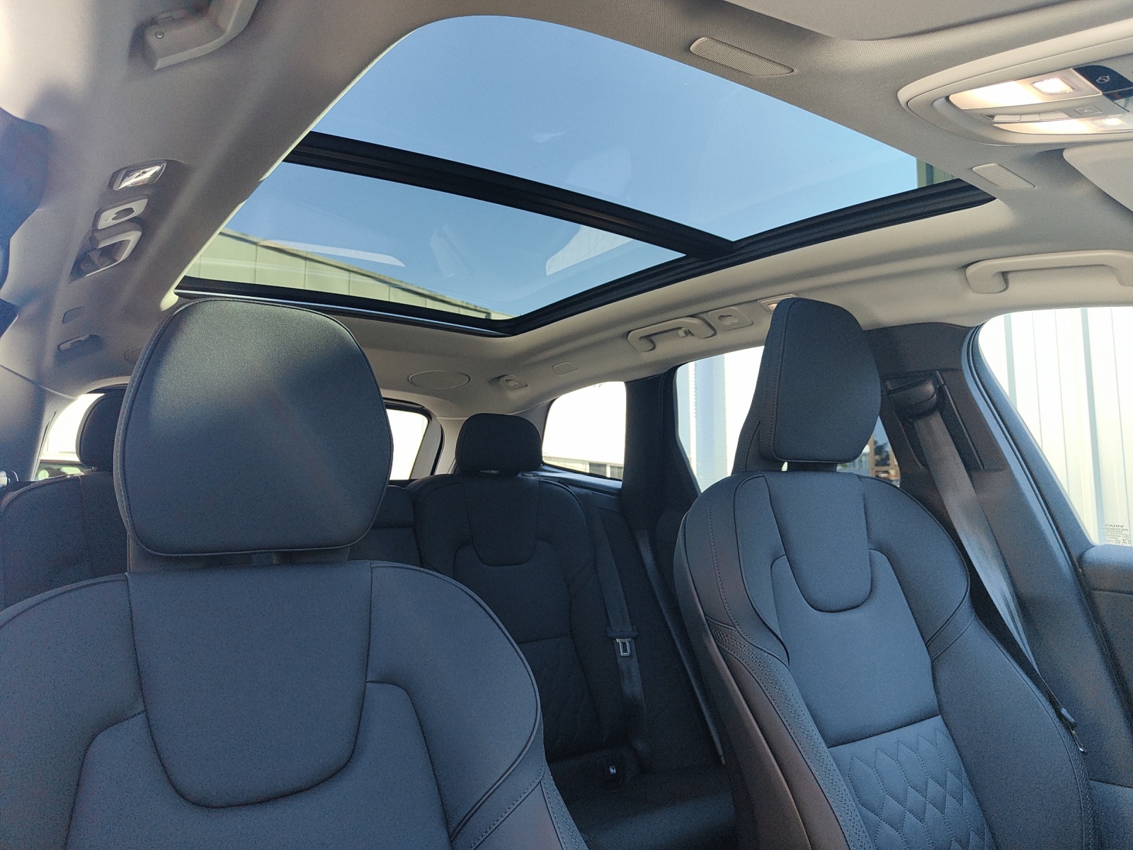 VOLVO XC60 2.0 T6 TE Plus Dark eAWD-image-11