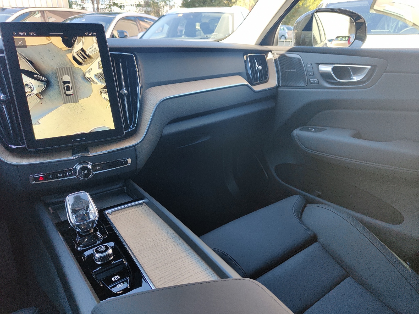VOLVO XC60 2.0 T6 TE Plus Dark eAWD-image-8