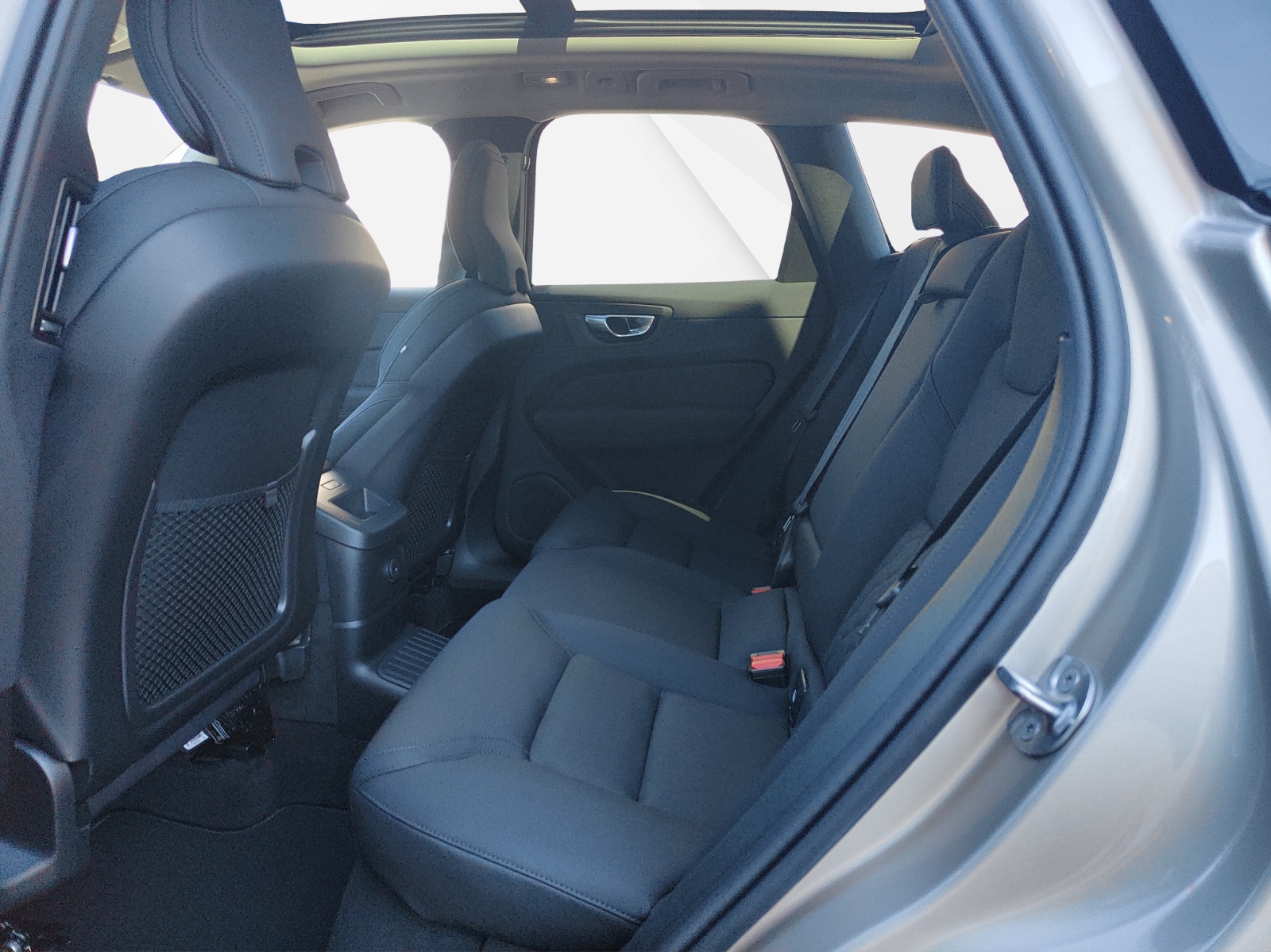 VOLVO XC60 2.0 T6 TE Plus Dark eAWD-image-4