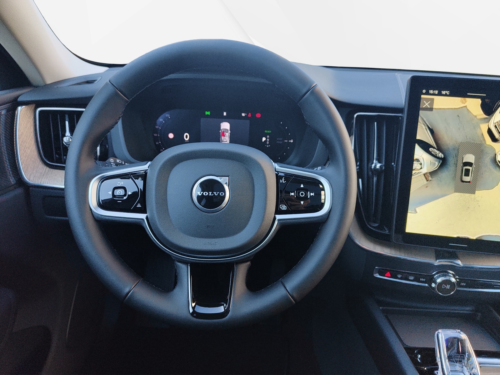VOLVO XC60 2.0 T6 TE Plus Dark eAWD-image-6