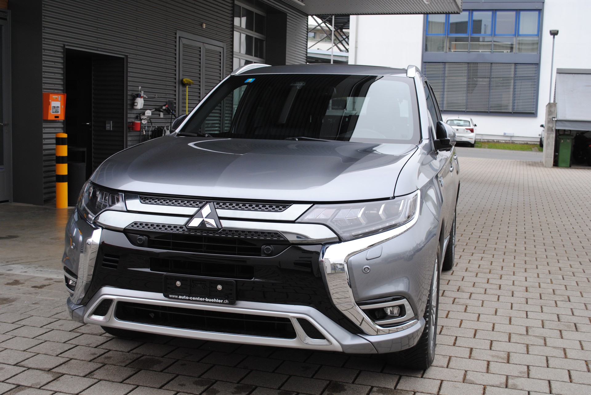 MITSUBISHI Outlander 2.4 PHEV Diamond 4WD Automatic-showroom-element-1