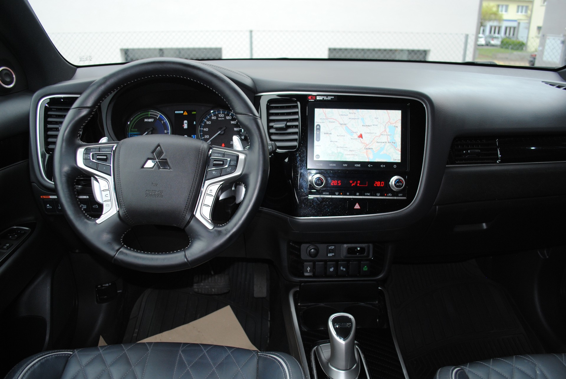 MITSUBISHI Outlander 2.4 PHEV Diamond 4WD Automatic-image-12