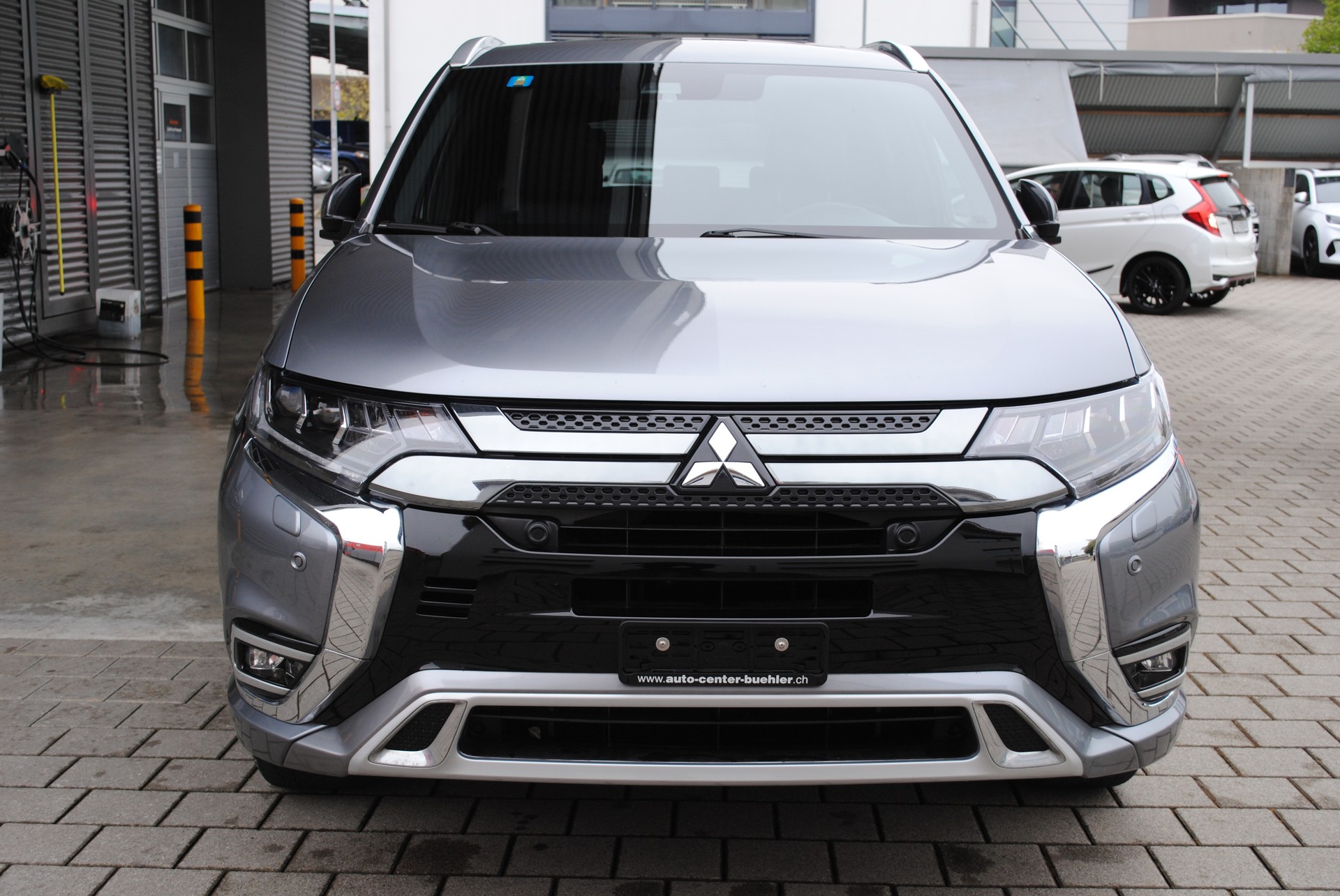 MITSUBISHI Outlander 2.4 PHEV Diamond 4WD Automatic-showroom-element-3