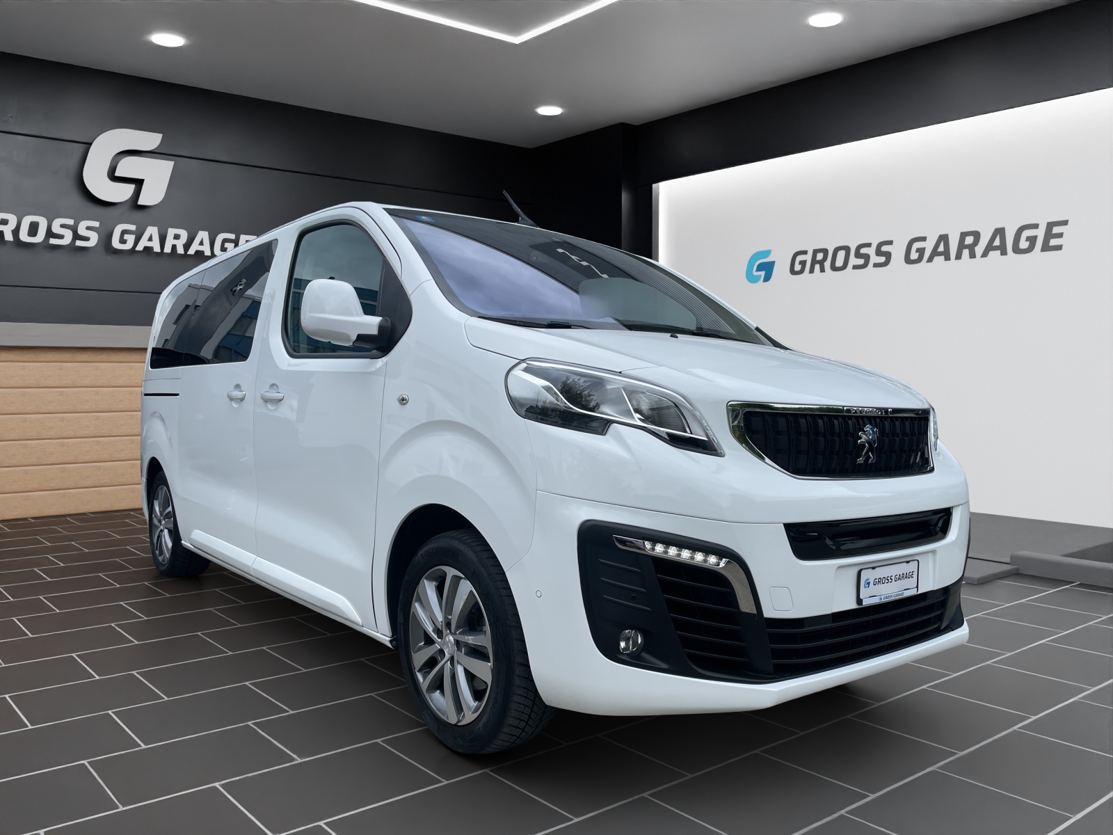 PEUGEOT eTraveller50 Allure Stand-image-0
