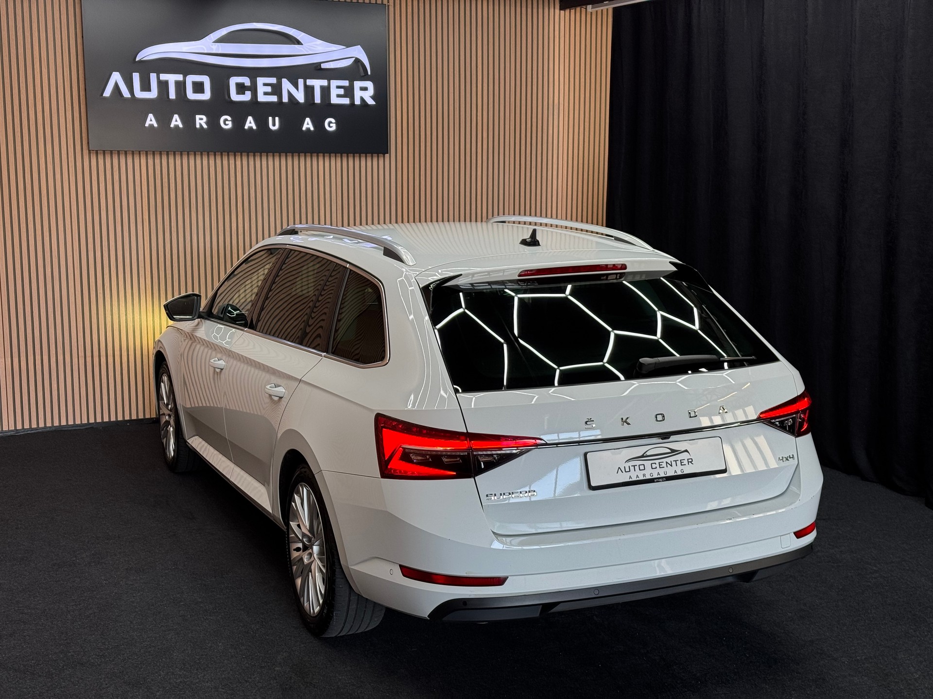 SKODA Superb Combi 2.0 TDI 200 Style 4x4 DSG | 1 Jahr Garantie | 360° Kamera | *ab CHF 199.-/ Monat*-image-3