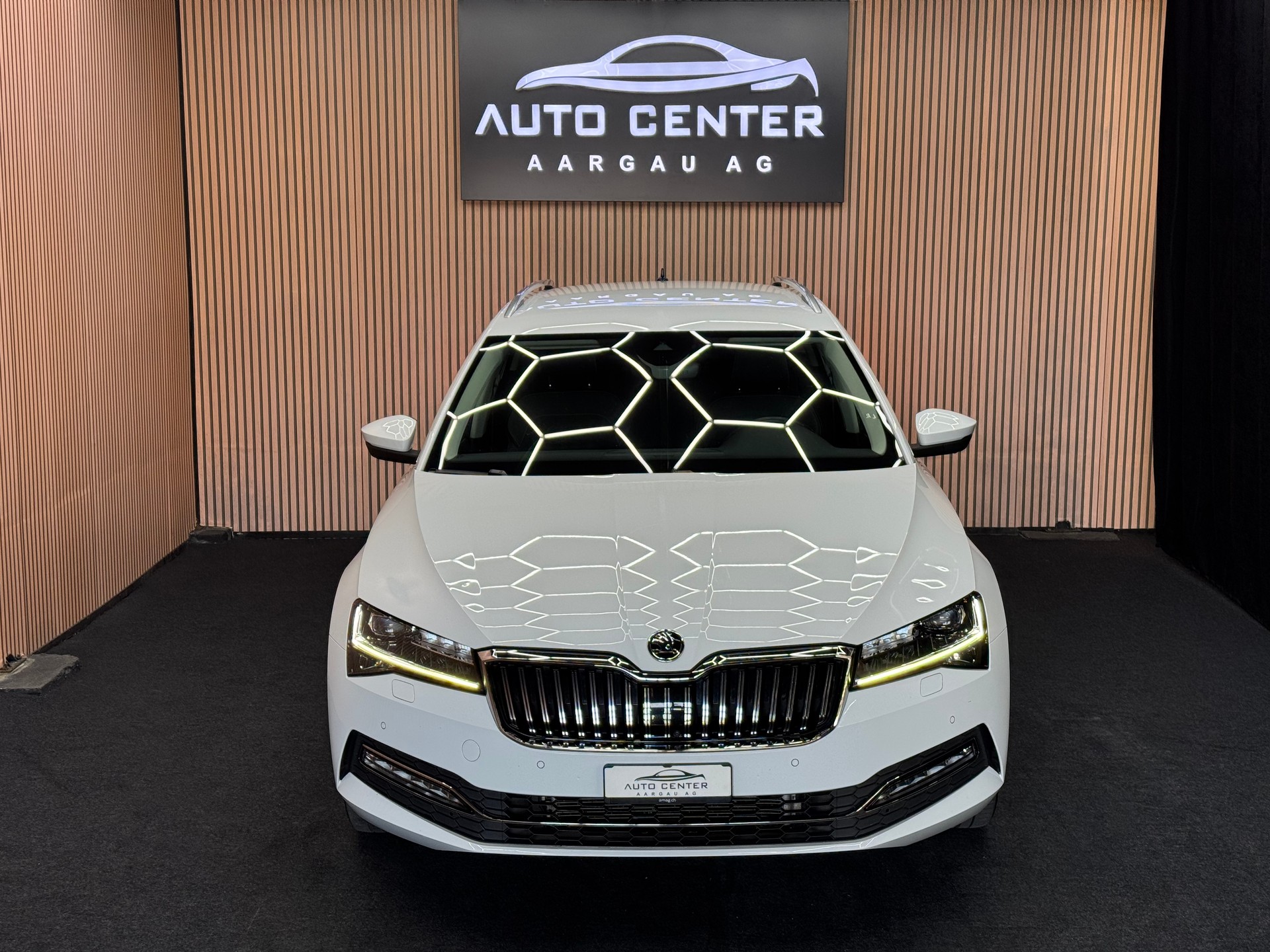 SKODA Superb Combi 2.0 TDI 200 Style 4x4 DSG | 1 Jahr Garantie | 360° Kamera | *ab CHF 199.-/ Monat*-image-1