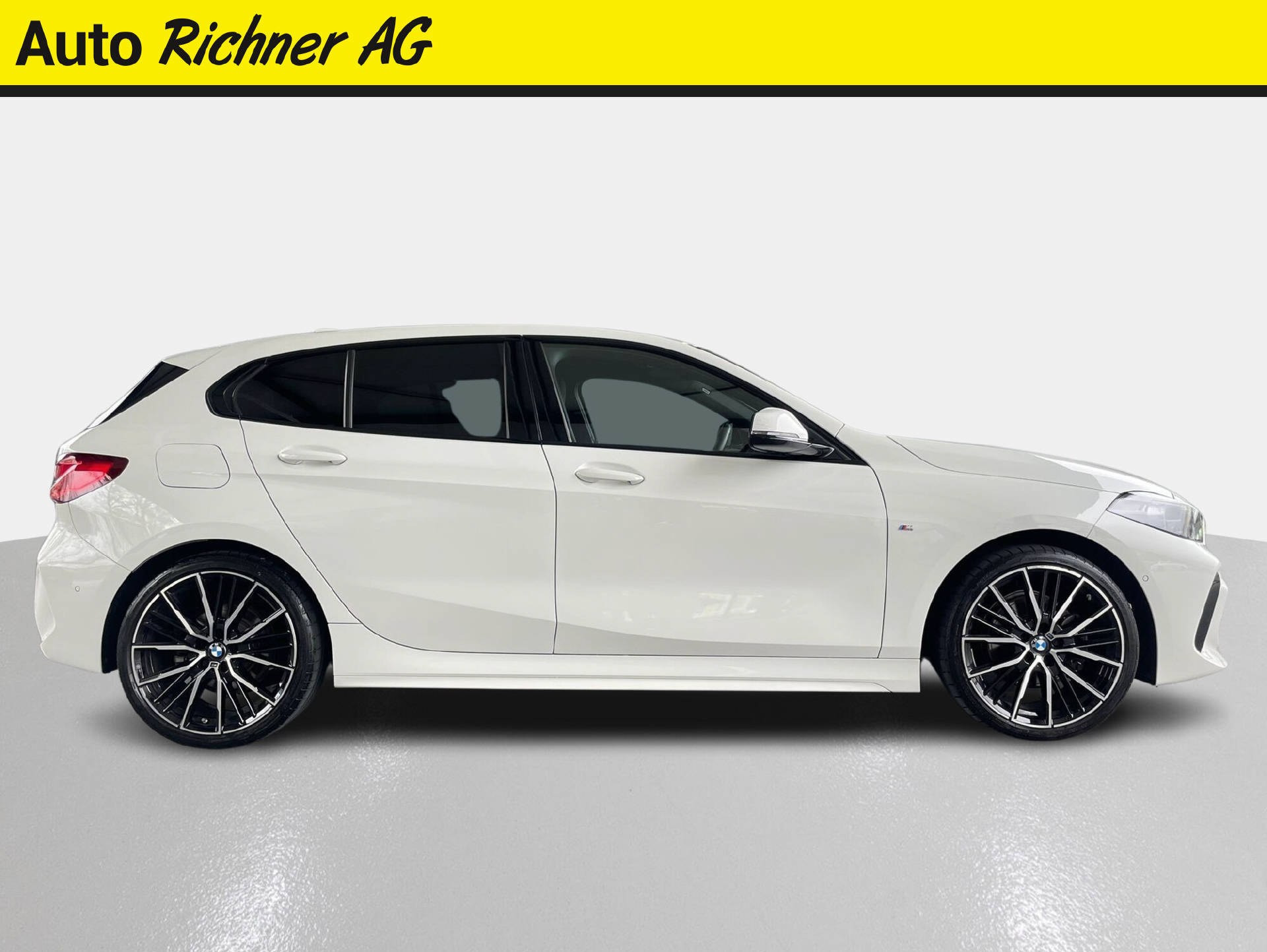 BMW 118i-image-2