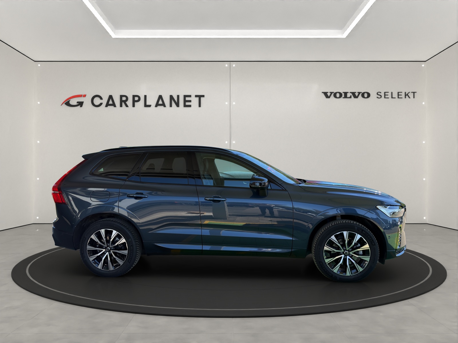 VOLVO XC60 2.0 B5 MH Plus Dark AWD-image-2