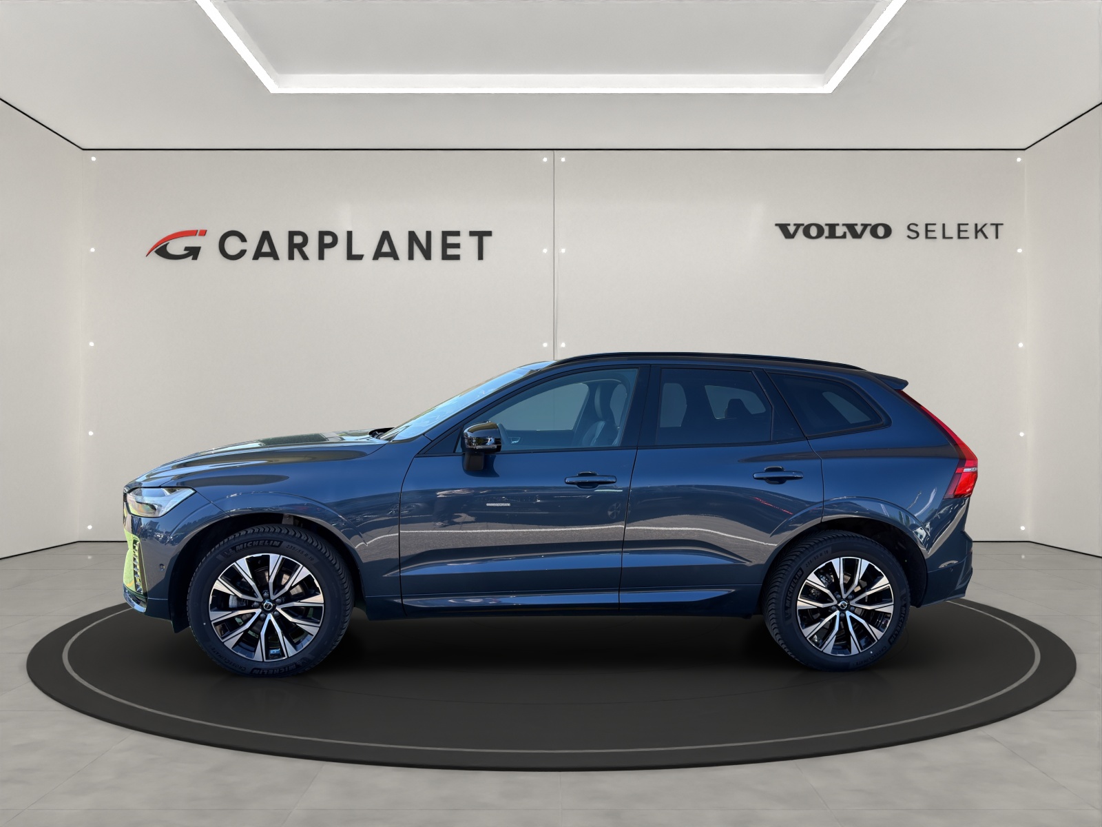 VOLVO XC60 2.0 B5 MH Plus Dark AWD-image-1