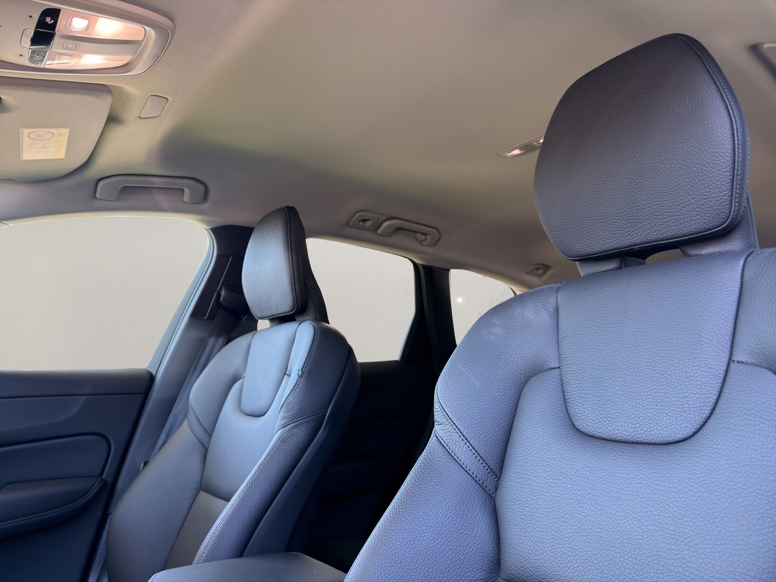 VOLVO XC60 2.0 B5 MH Plus Dark AWD-image-10