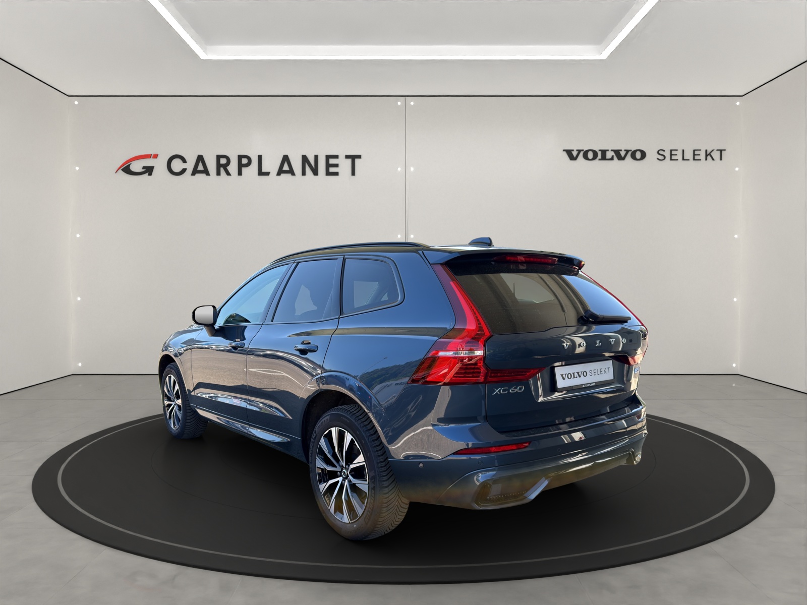 VOLVO XC60 2.0 B5 MH Plus Dark AWD-image-3