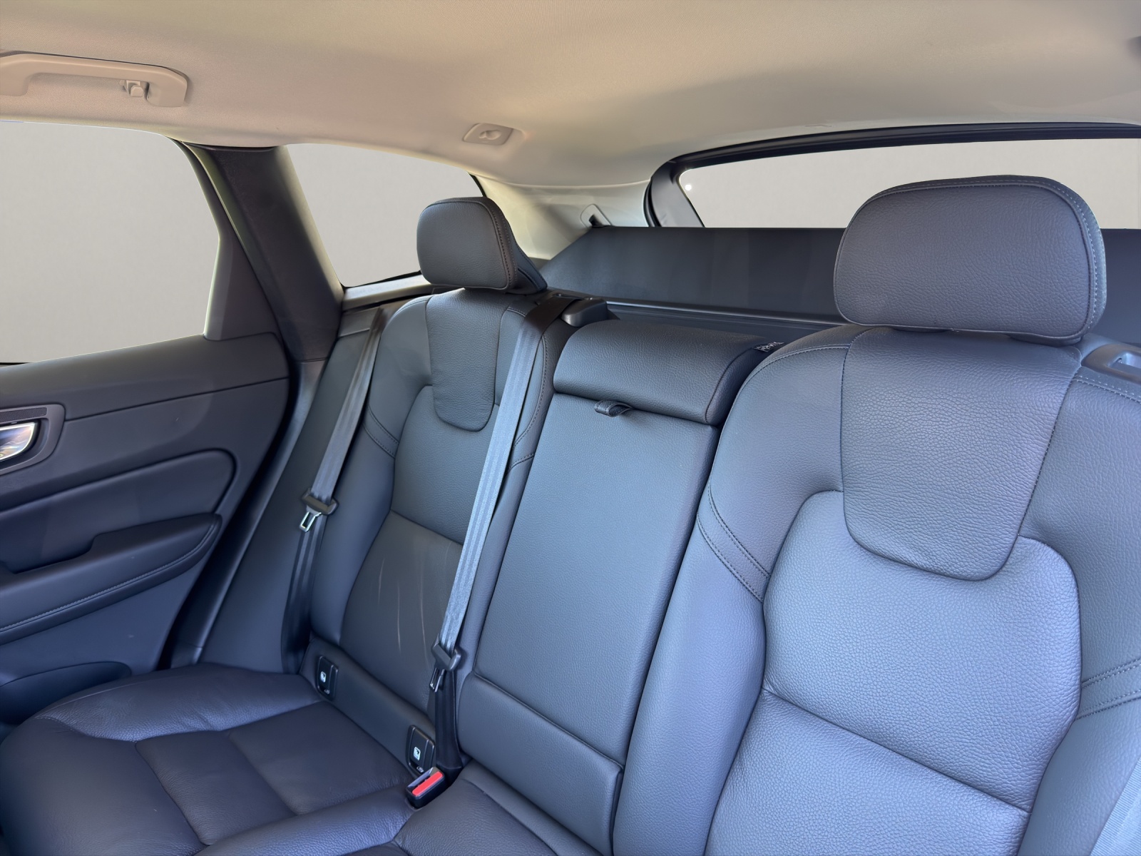 VOLVO XC60 2.0 B5 MH Plus Dark AWD-image-13