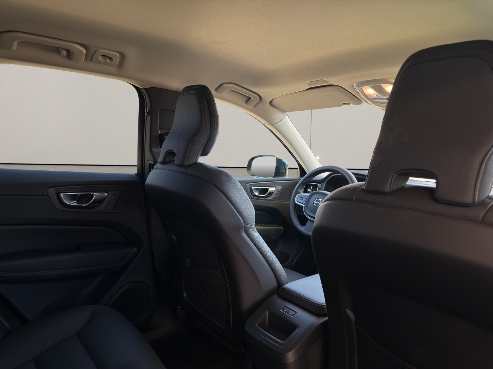 VOLVO XC60 2.0 B5 MH Plus Dark AWD-image-12