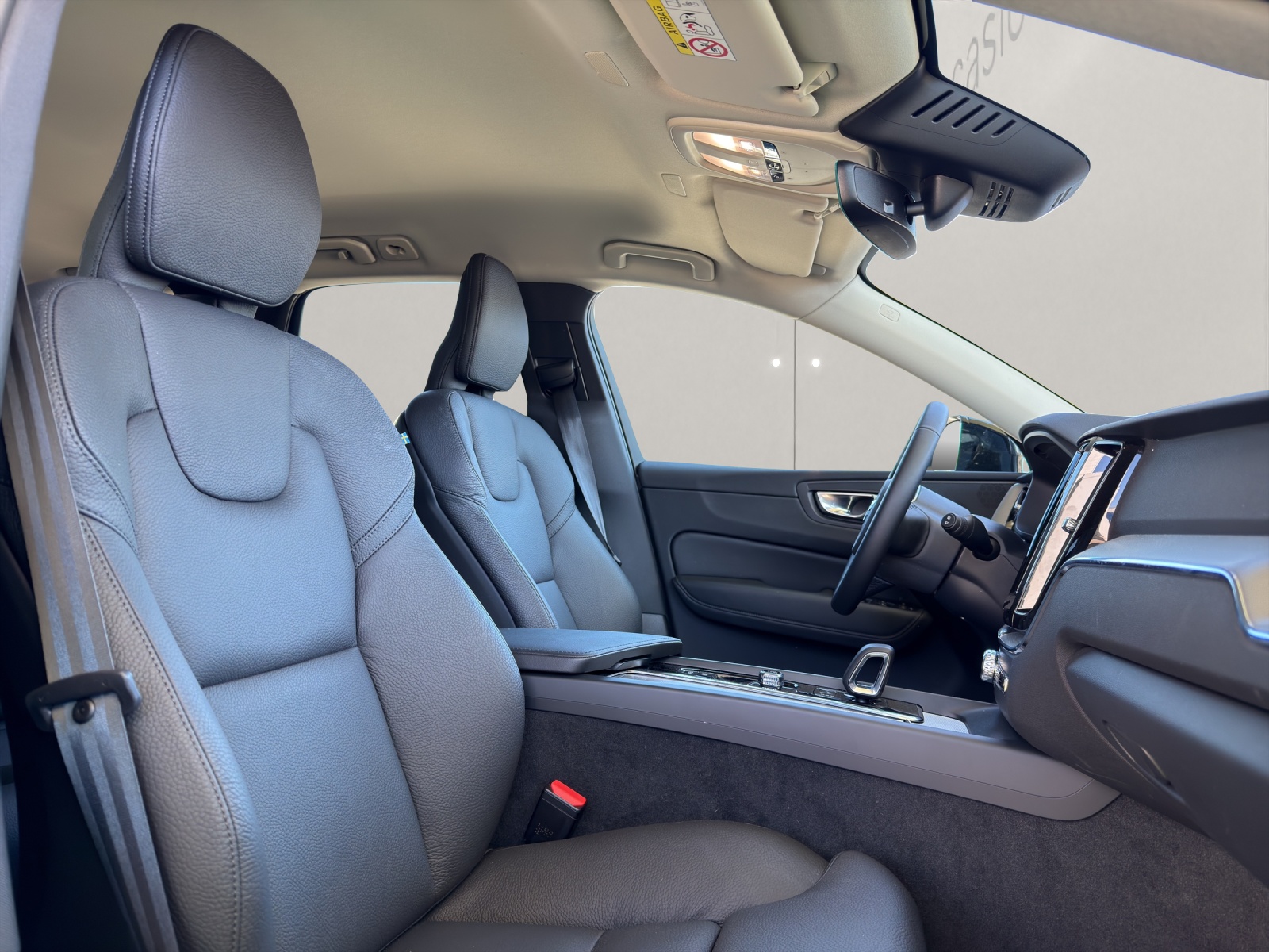 VOLVO XC60 2.0 B5 MH Plus Dark AWD-image-9