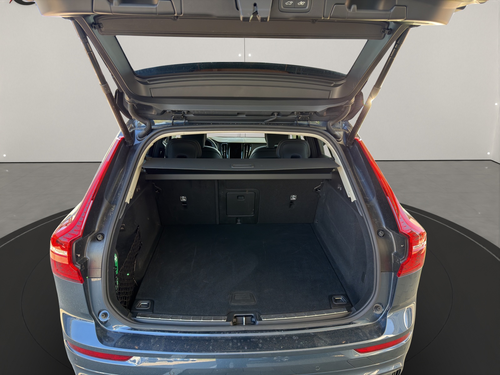 VOLVO XC60 2.0 B5 MH Plus Dark AWD-image-6