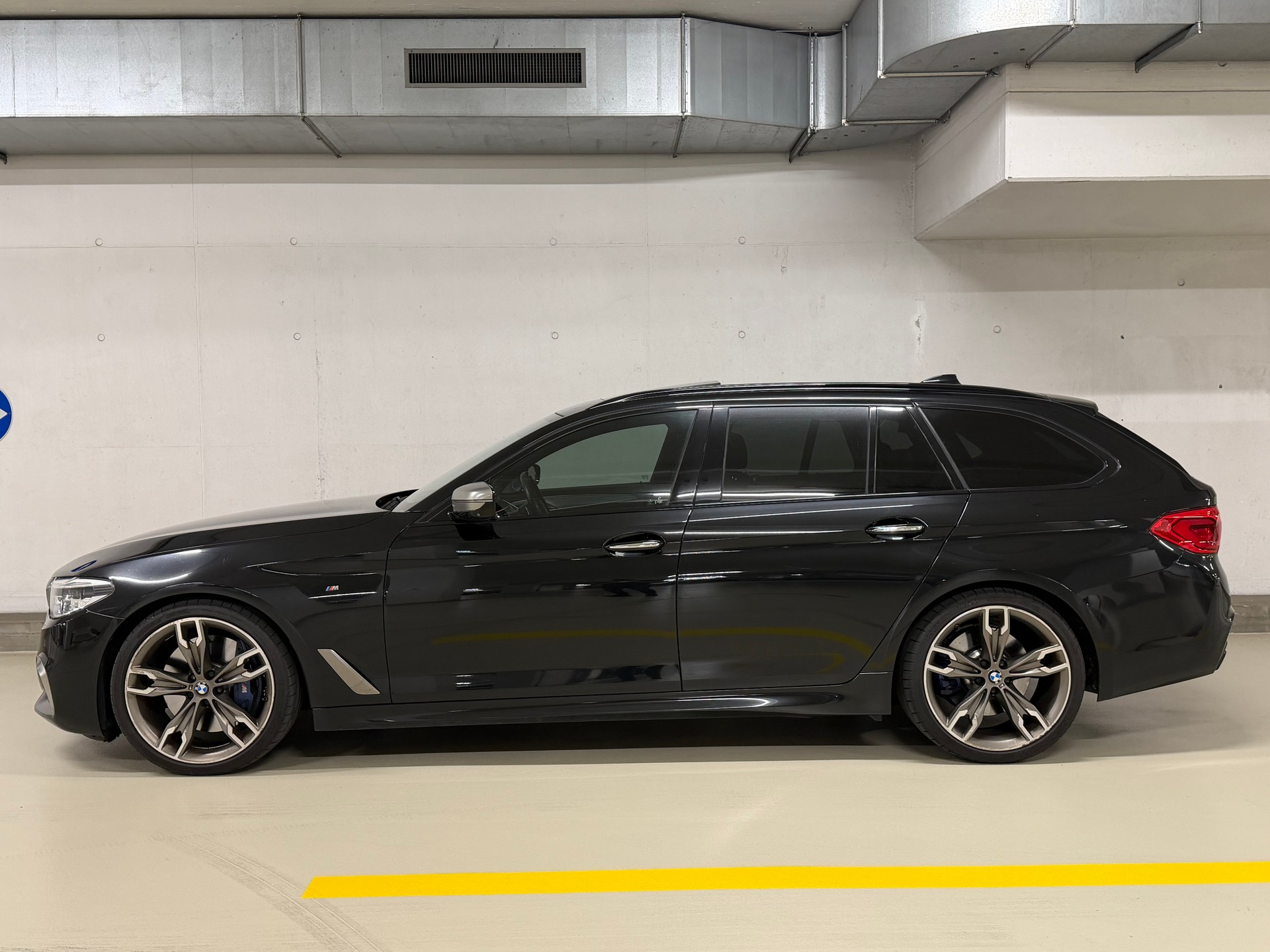BMW M550d xDrive Touring Steptronic-image-7