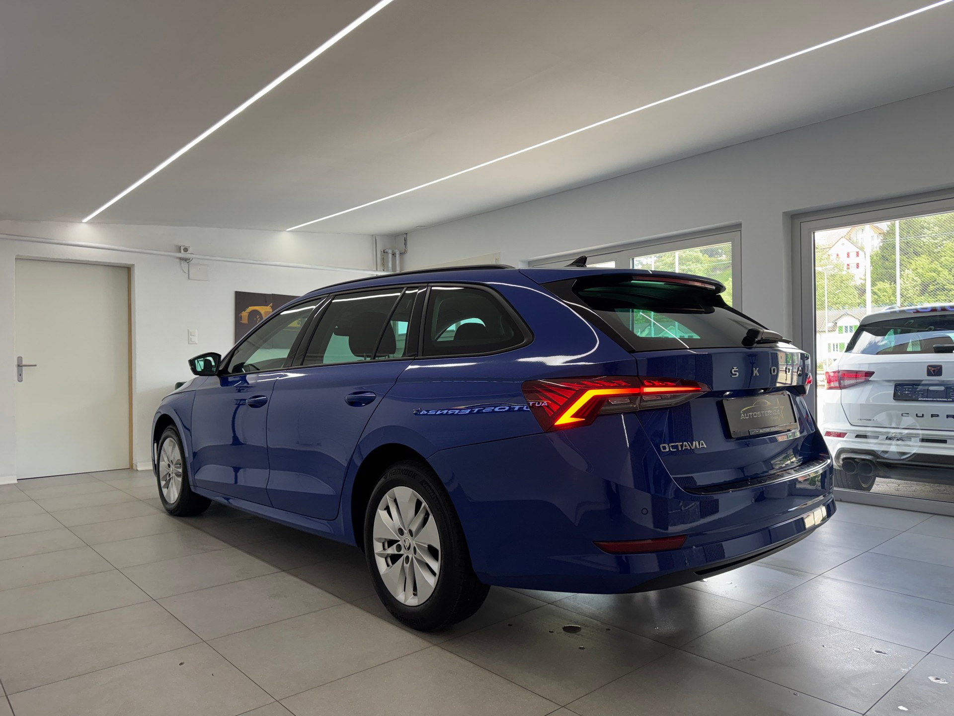 SKODA Octavia Combi 2.0 TDI DSG Style*CH-Fahrzeug*Frisch MFK*-image-4