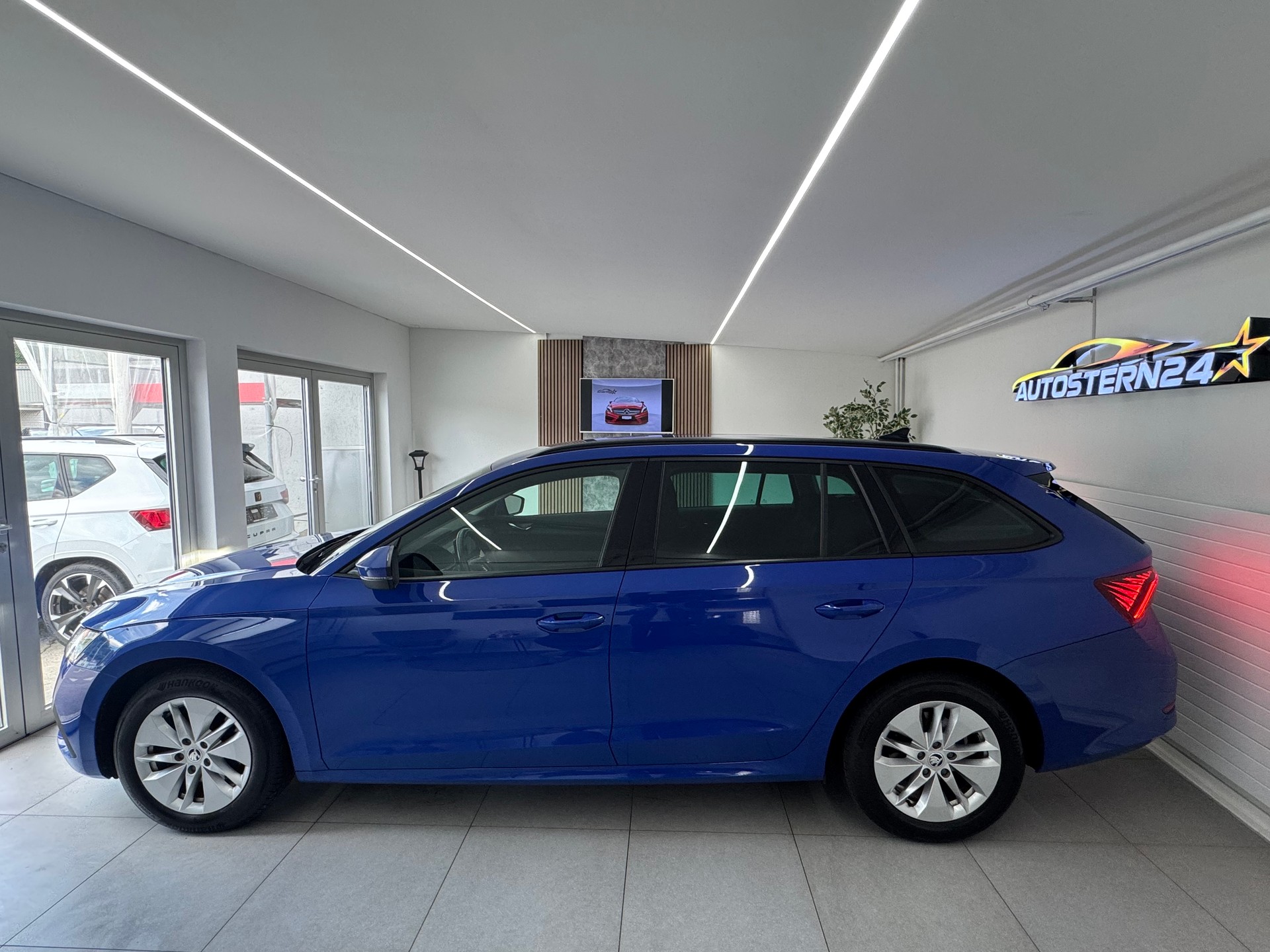 SKODA Octavia Combi 2.0 TDI DSG Style*CH-Fahrzeug*Frisch MFK*-image-6