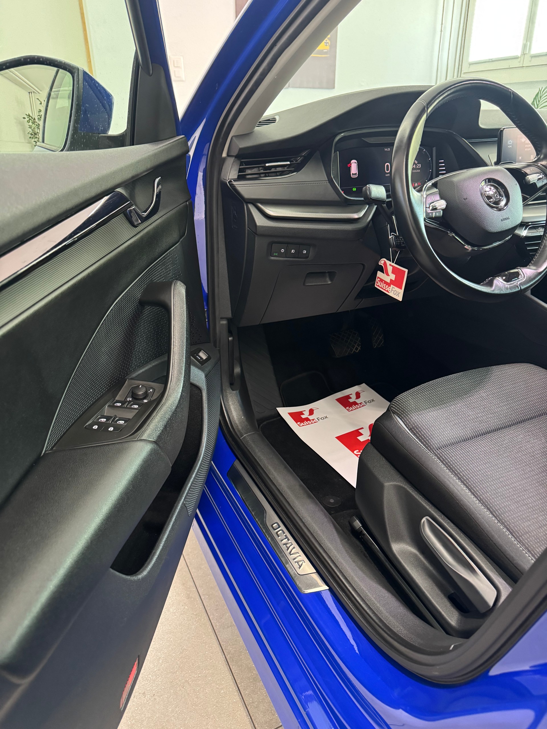 SKODA Octavia Combi 2.0 TDI DSG Style*CH-Fahrzeug*Frisch MFK*-image-9