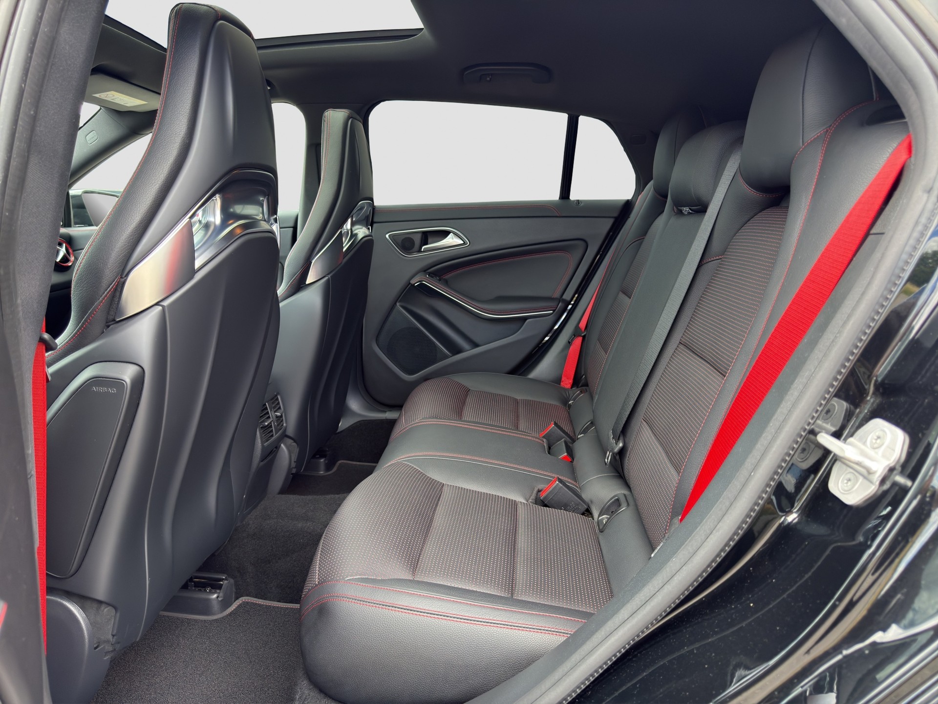 MERCEDES-BENZ CLA Shooting Brake 45 AMG 4Matic Speedshift-image-19