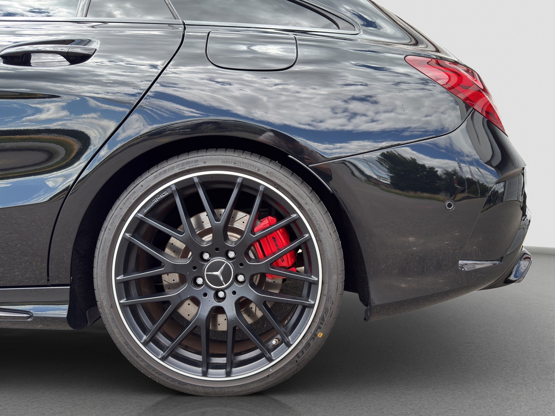 MERCEDES-BENZ CLA Shooting Brake 45 AMG 4Matic Speedshift-image-4