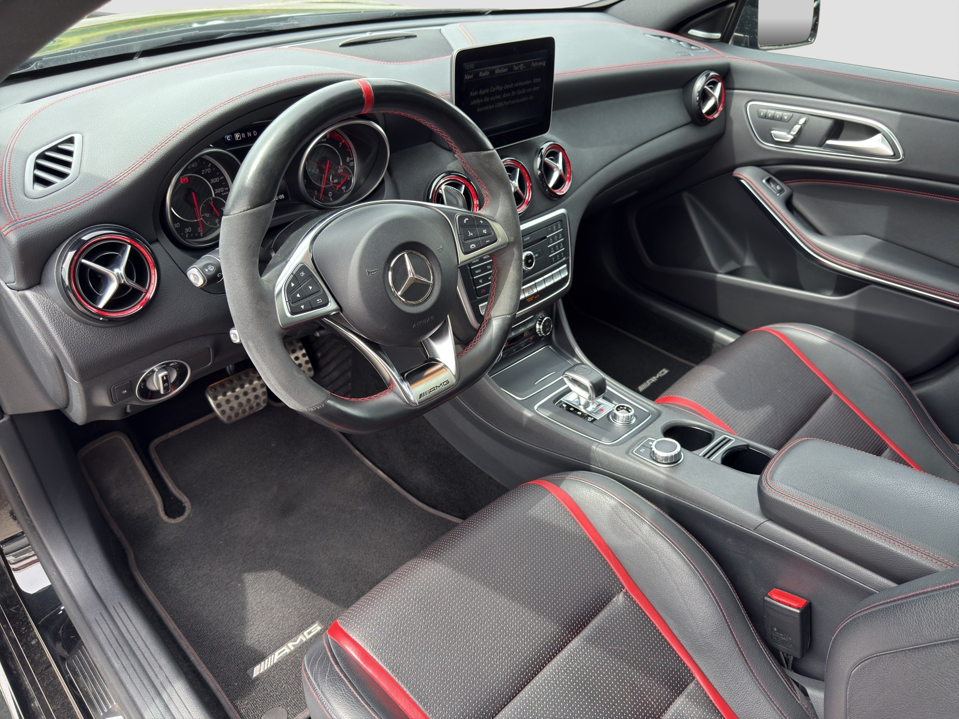 MERCEDES-BENZ CLA Shooting Brake 45 AMG 4Matic Speedshift-image-9