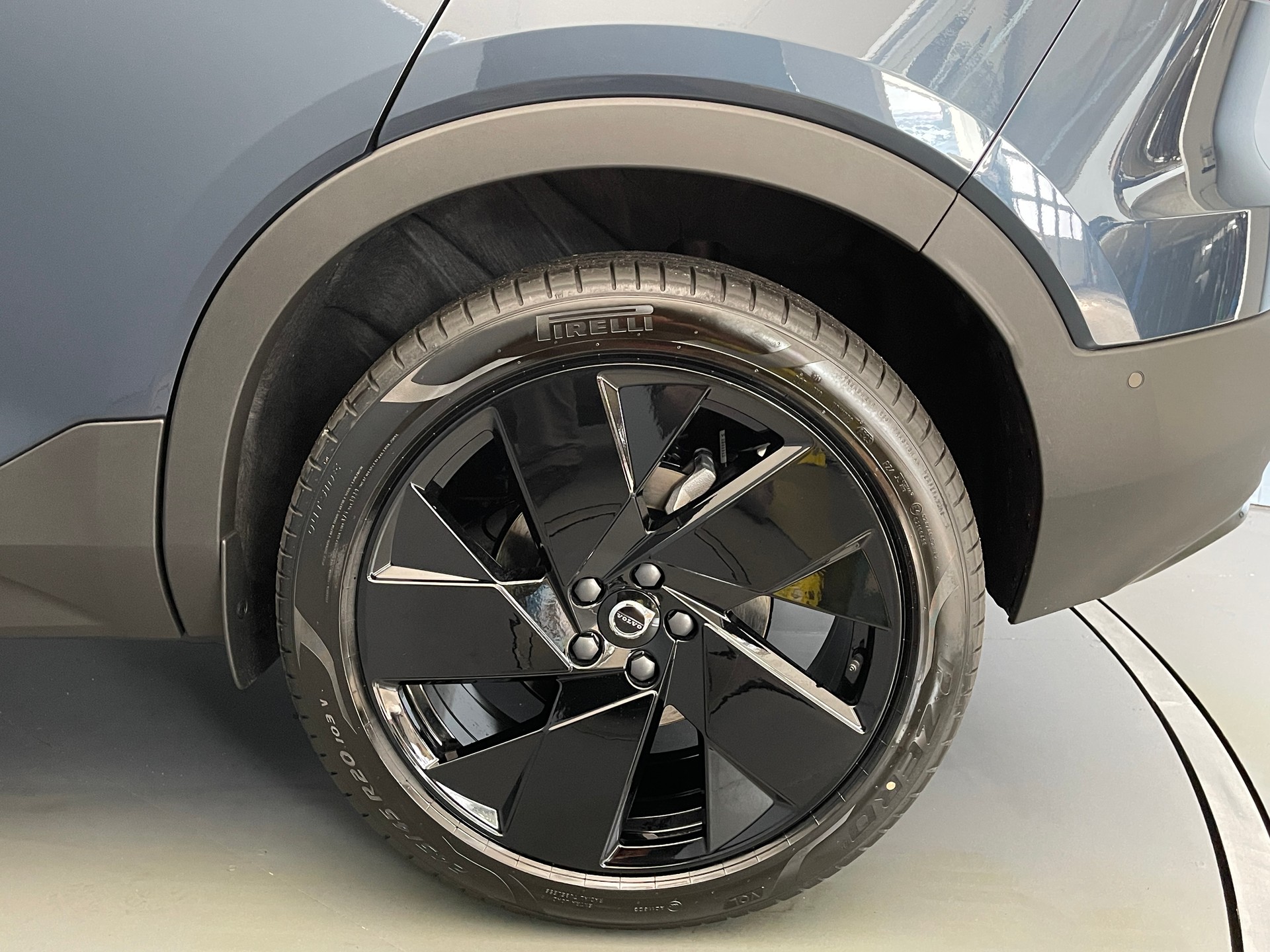 VOLVO XC40 2.0 B4 MH Black Edition-image-5