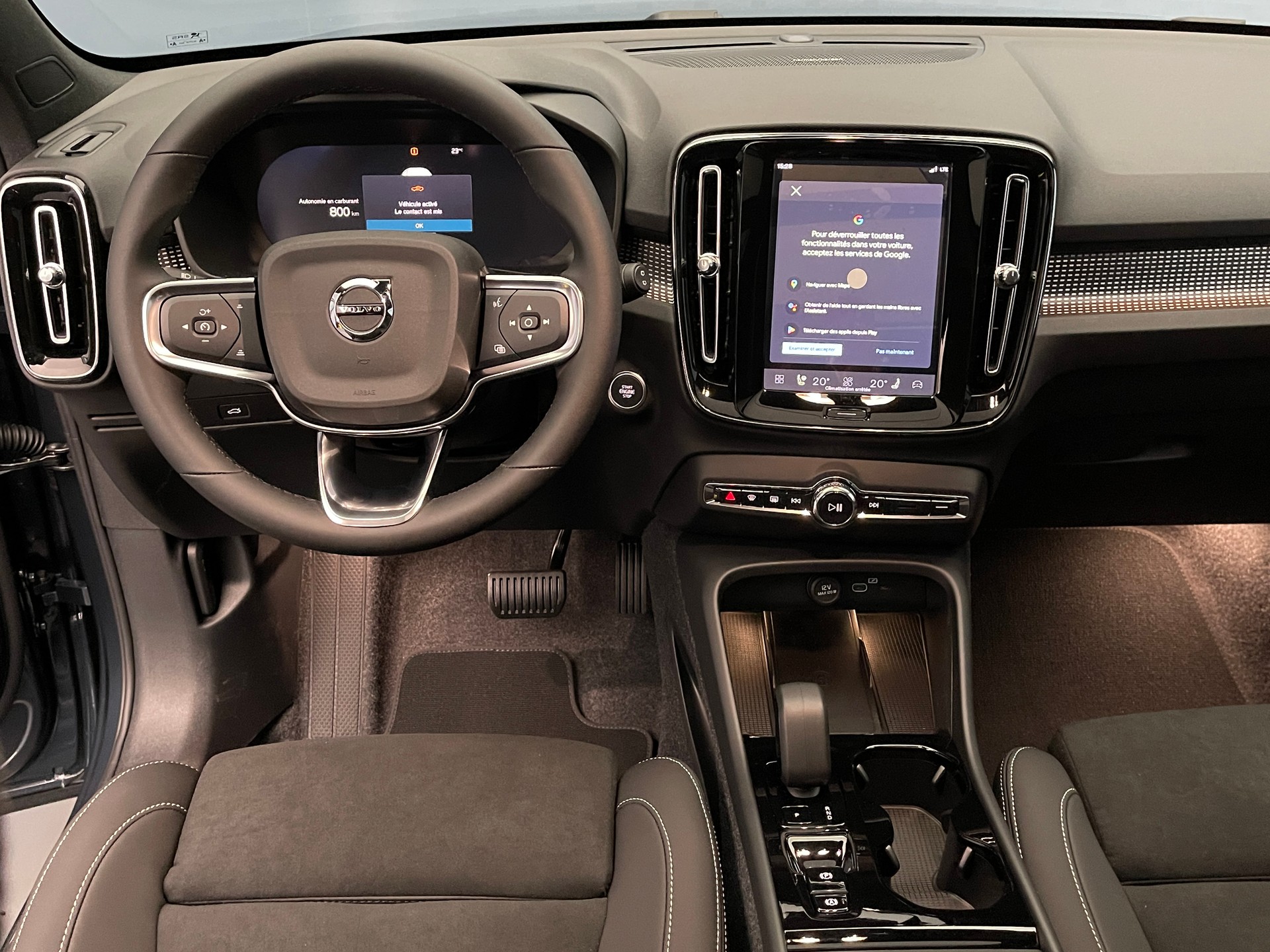 VOLVO XC40 2.0 B4 MH Black Edition-image-10