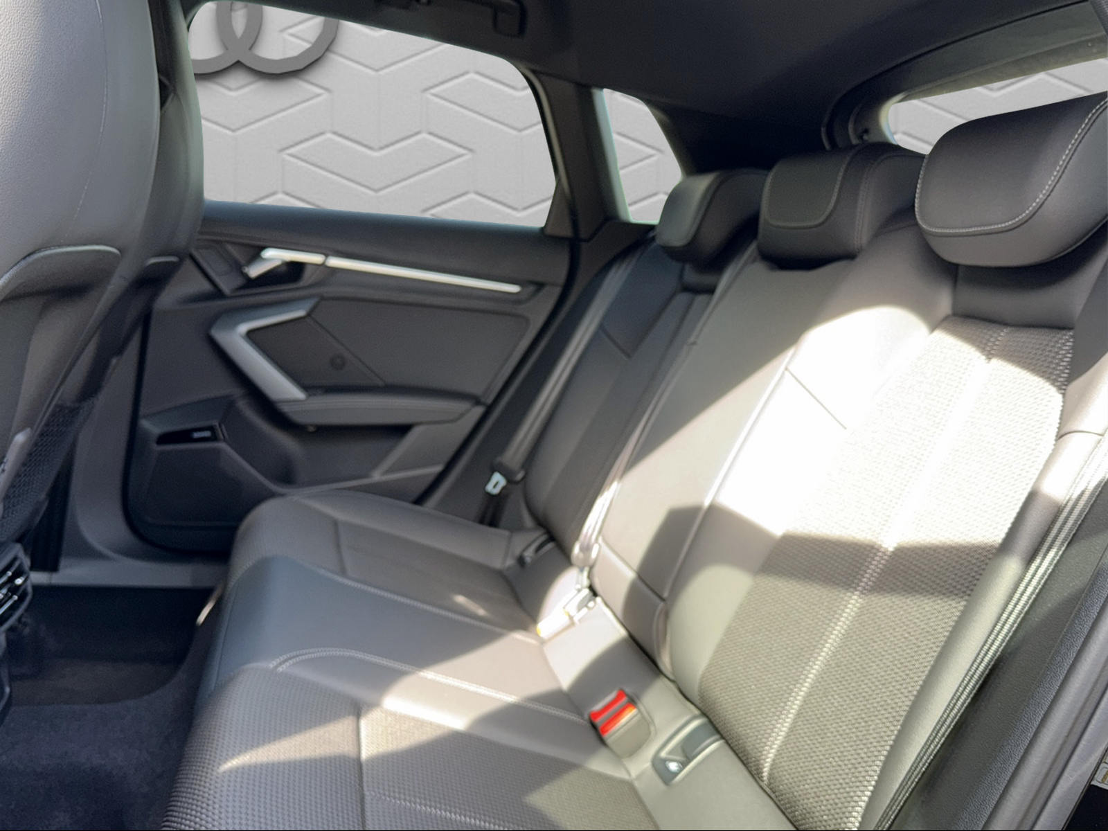 AUDI A3 Sportback TFSI e 200 kW S line Attraction S tronic-image-11