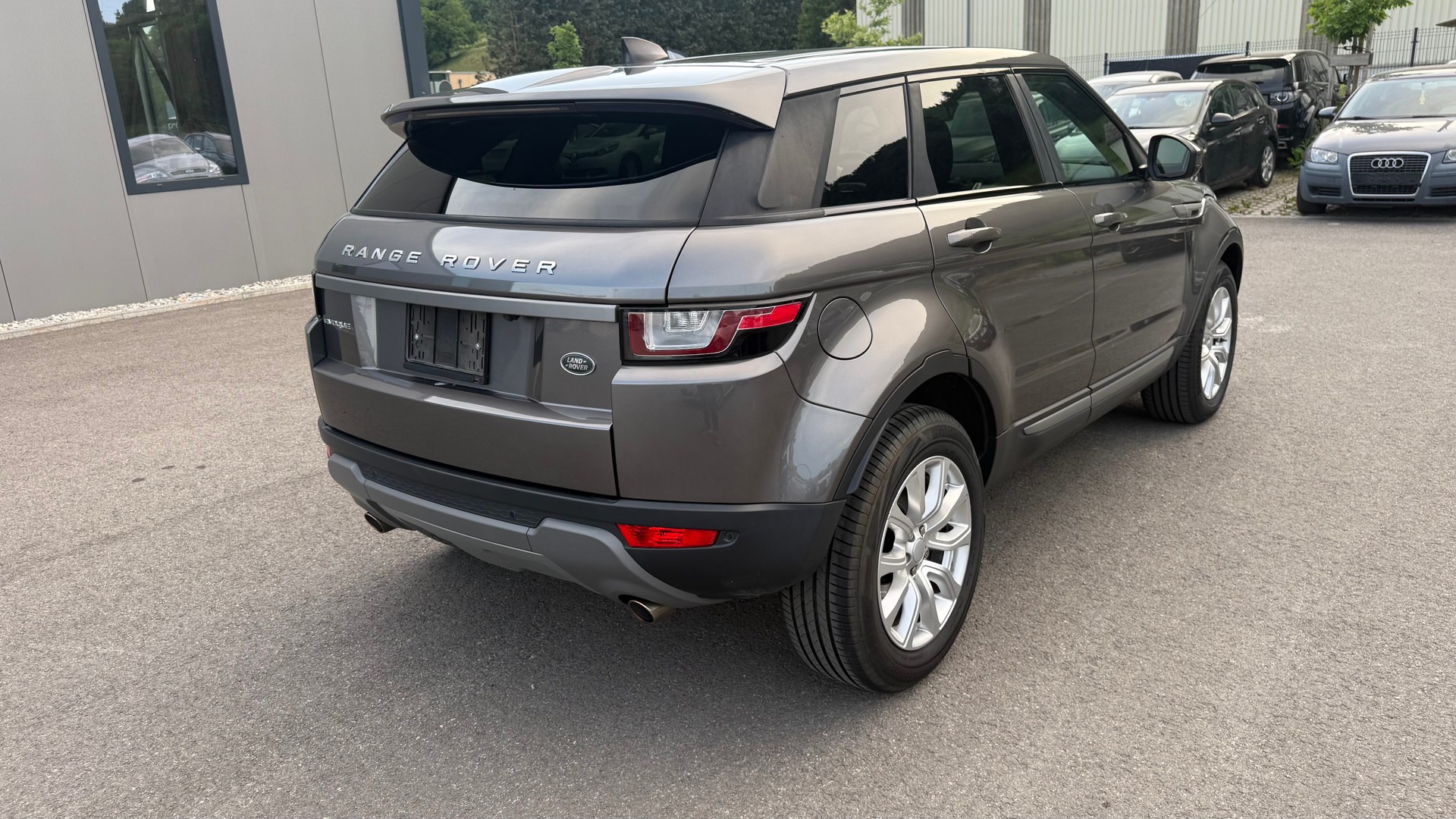 LAND ROVER Range Rover Evoque 2.0 TD4 SE AT9-image-3